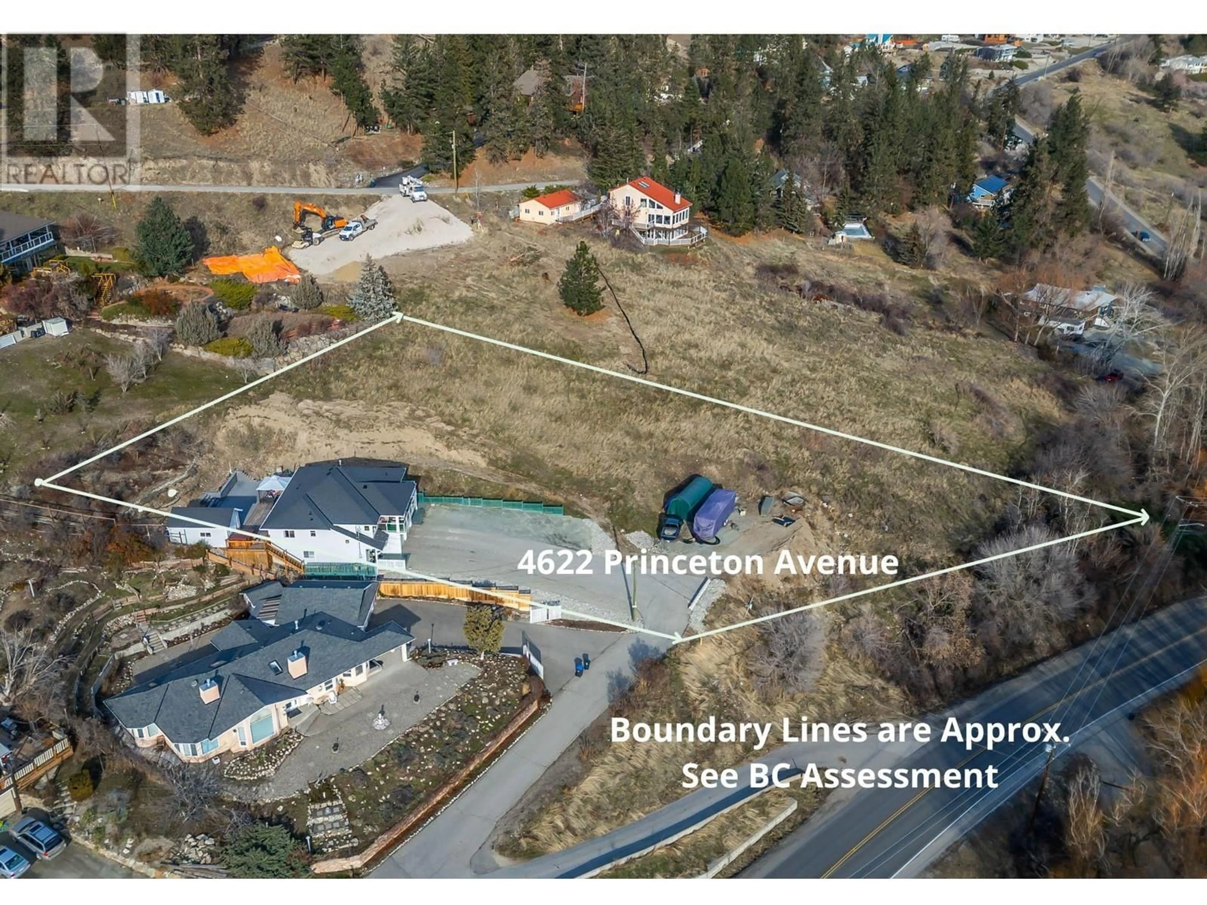 A pic from outside/outdoor area/front of a property/back of a property/a pic from drone, unknown for 4622 PRINCETON AVENUE, Peachland British Columbia V0H1X7