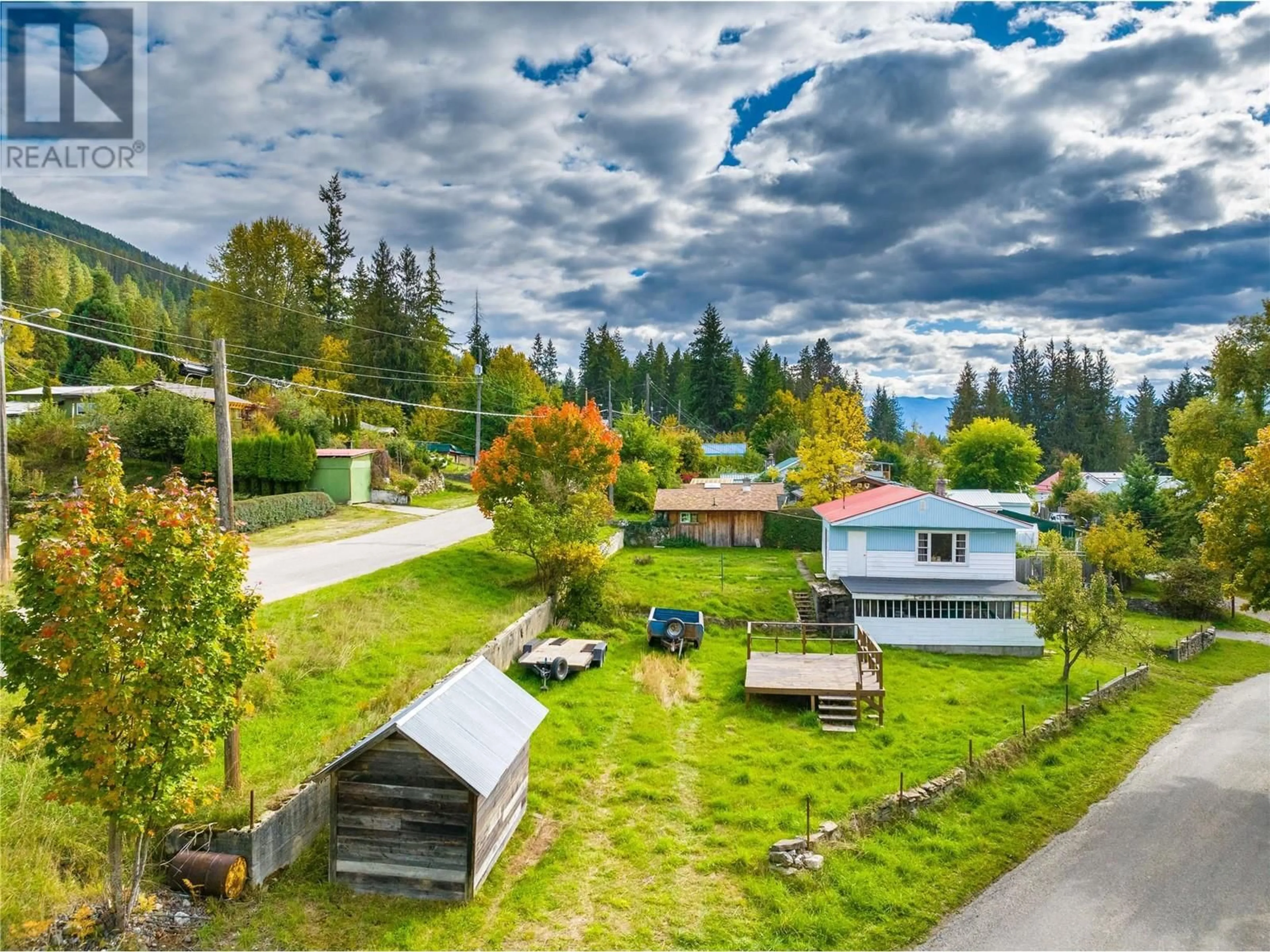A pic from outside/outdoor area/front of a property/back of a property/a pic from drone, unknown for 1537 RUSSEL AVENUE, Riondel British Columbia V0B2B0