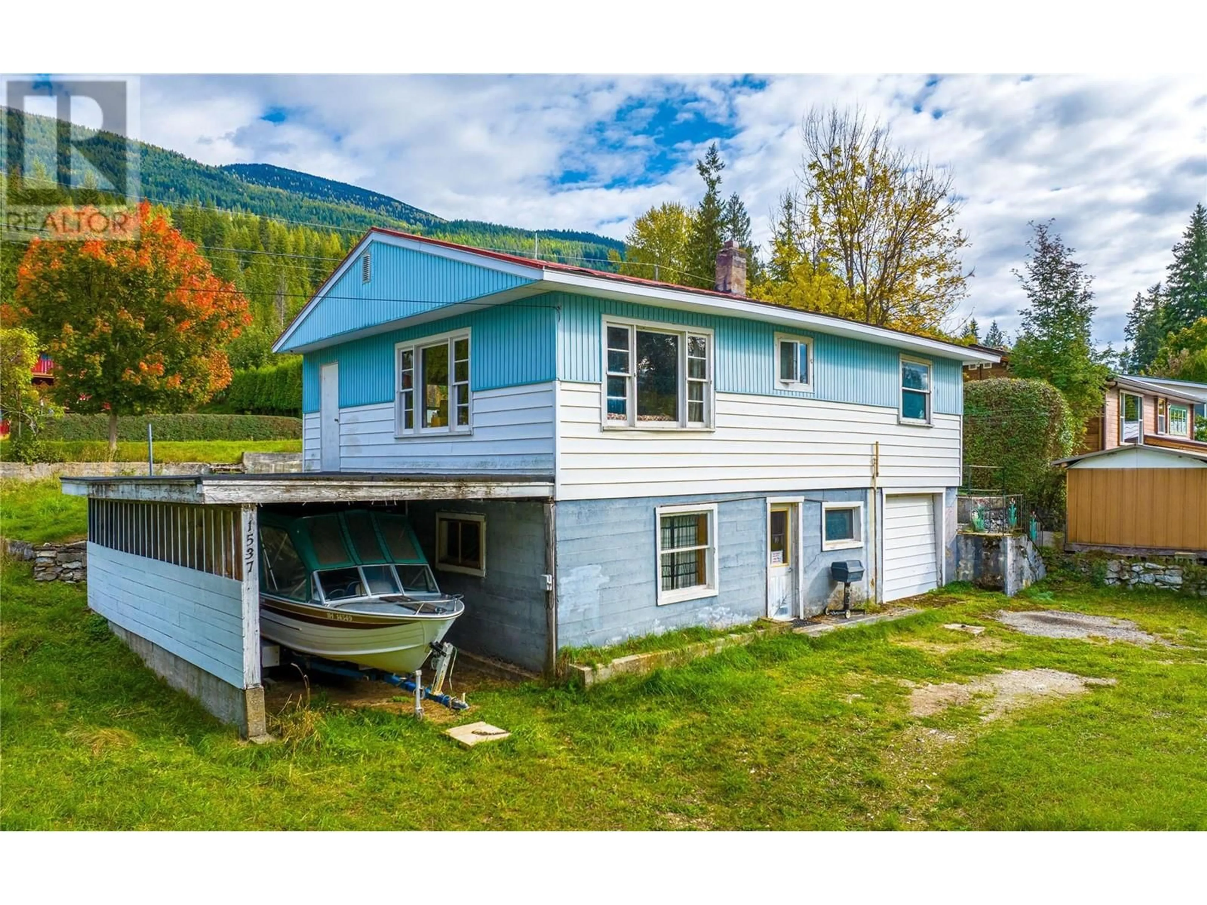 Home with vinyl exterior material, mountain view for 1537 RUSSEL AVENUE, Riondel British Columbia V0B2B0