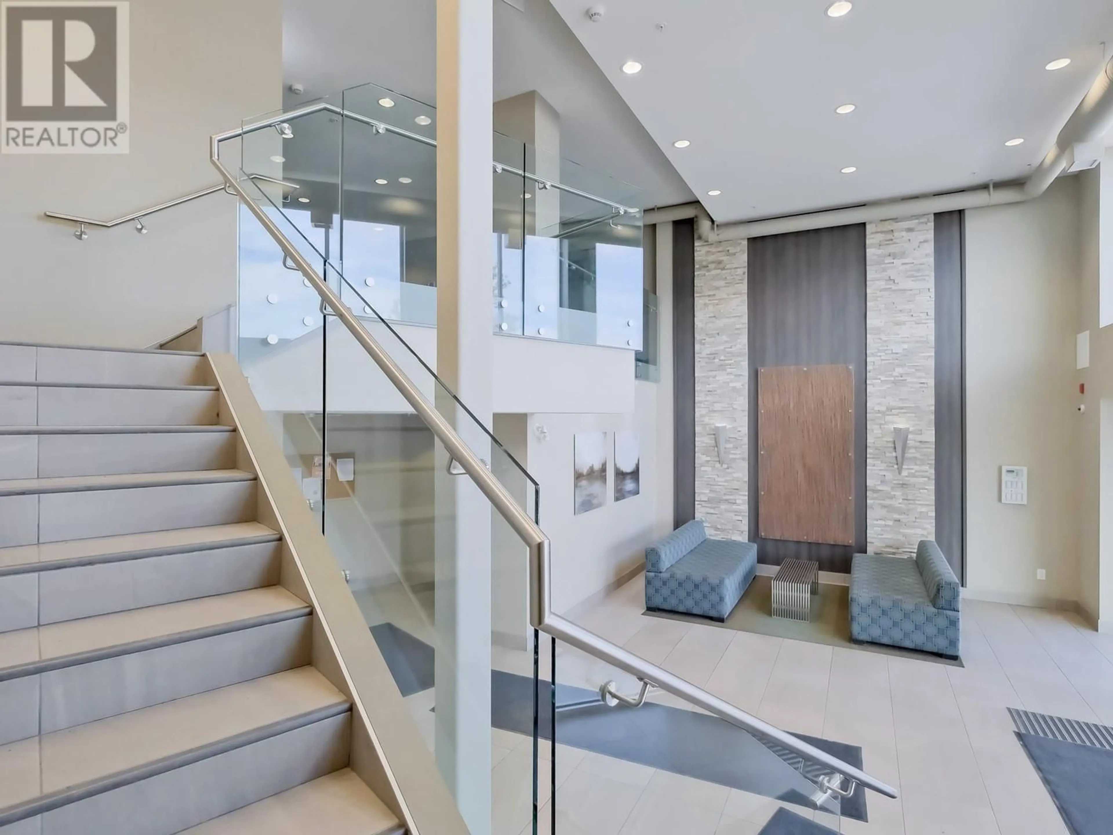Indoor foyer for 306 - 935 ACADEMY WAY, Kelowna British Columbia V1V3A4