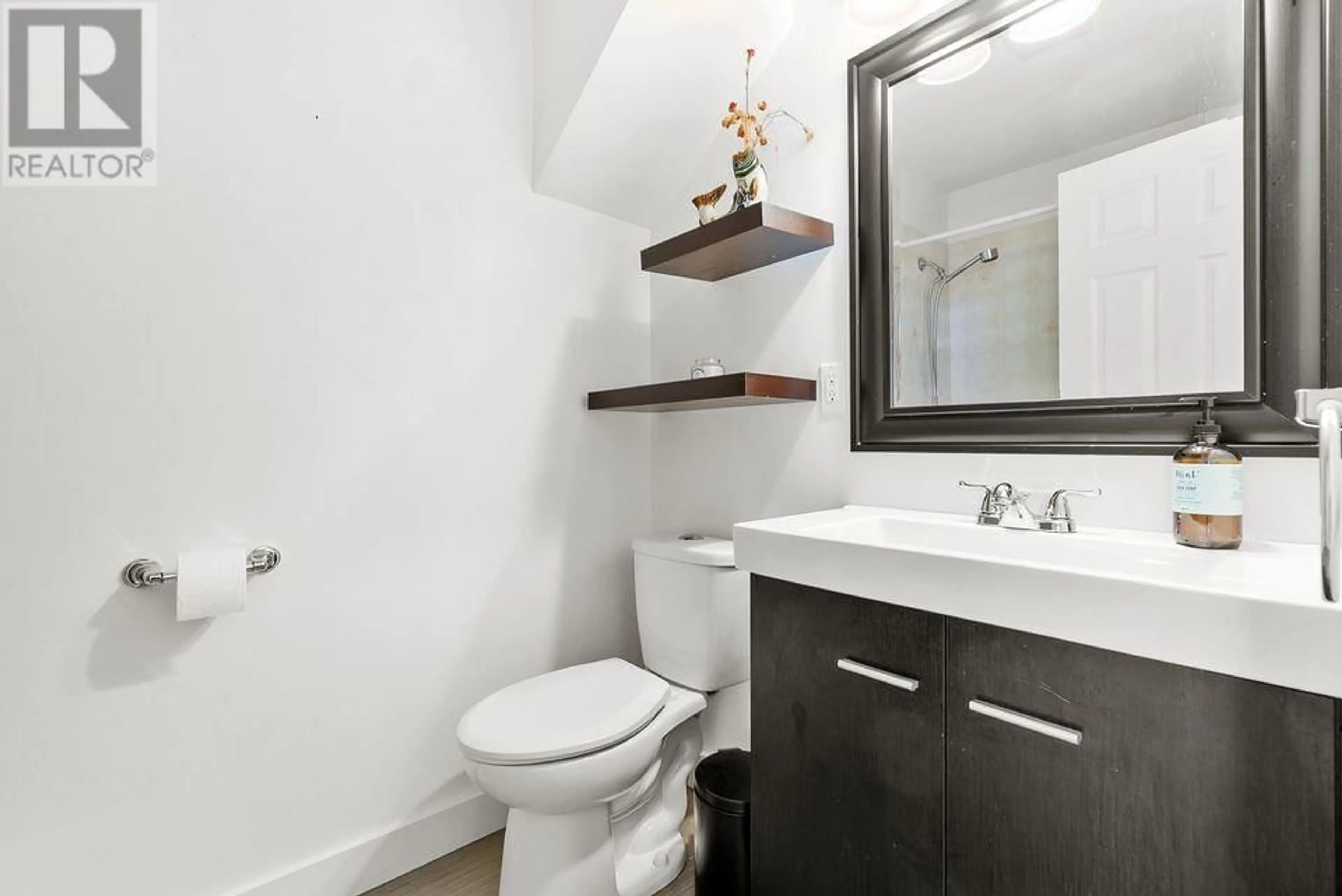 Standard bathroom, unknown for 304 - 3155 GORDON DRIVE, Kelowna British Columbia V1W3N6