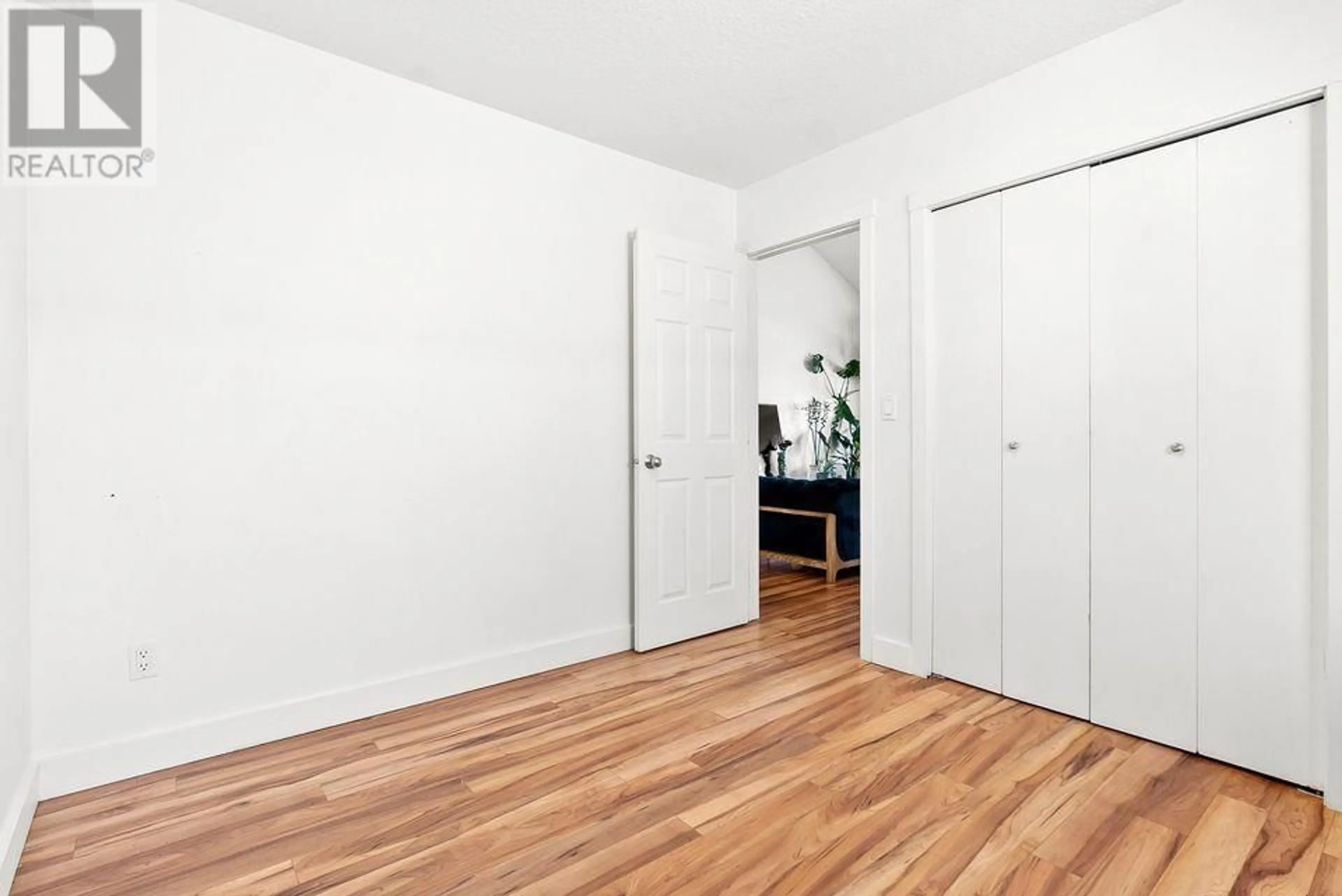 A pic of a room for 304 - 3155 GORDON DRIVE, Kelowna British Columbia V1W3N6