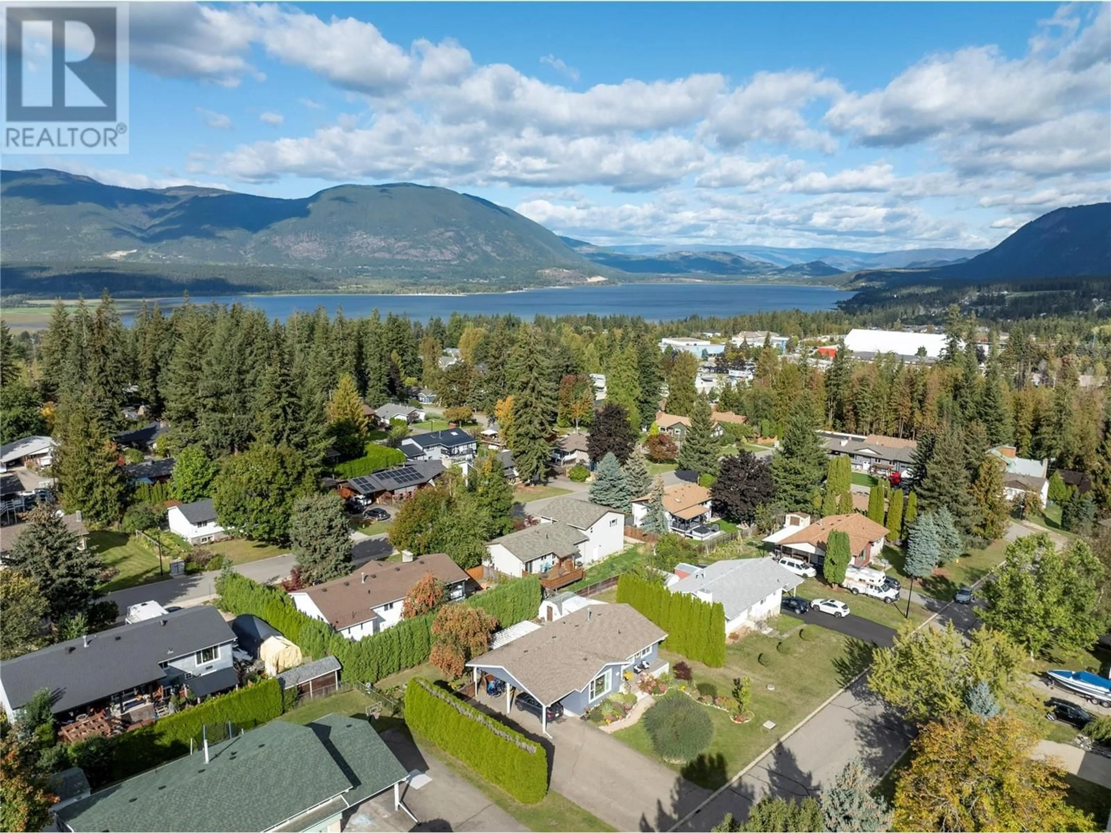 A pic from outside/outdoor area/front of a property/back of a property/a pic from drone, water/lake/river/ocean view for 271 28 STREET NORTHEAST, Salmon Arm British Columbia V1E1Z8