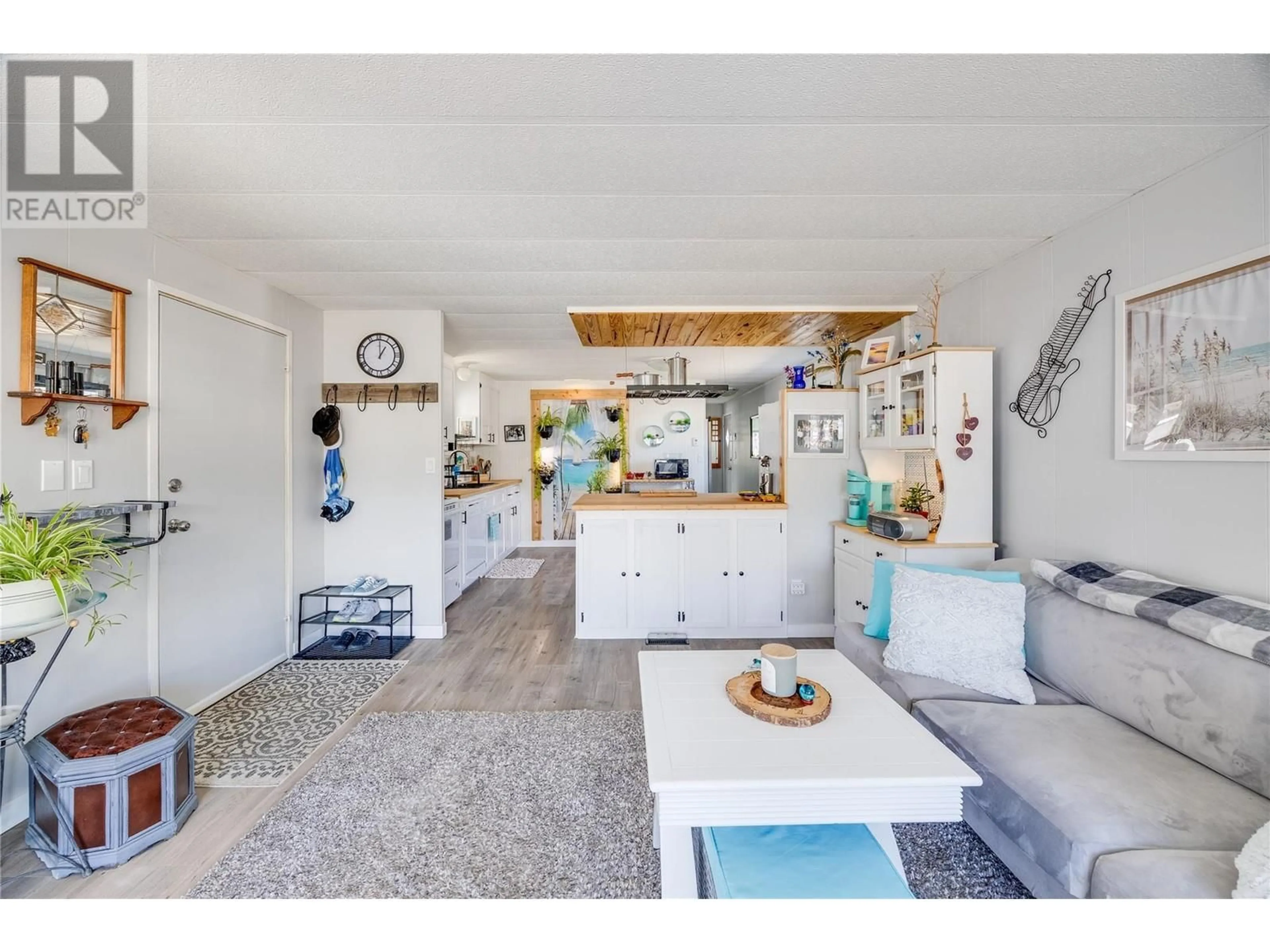 Open concept kitchen, unknown for 37 - 1929 97 HIGHWAY SOUTH, West Kelowna British Columbia V1Z2Z1