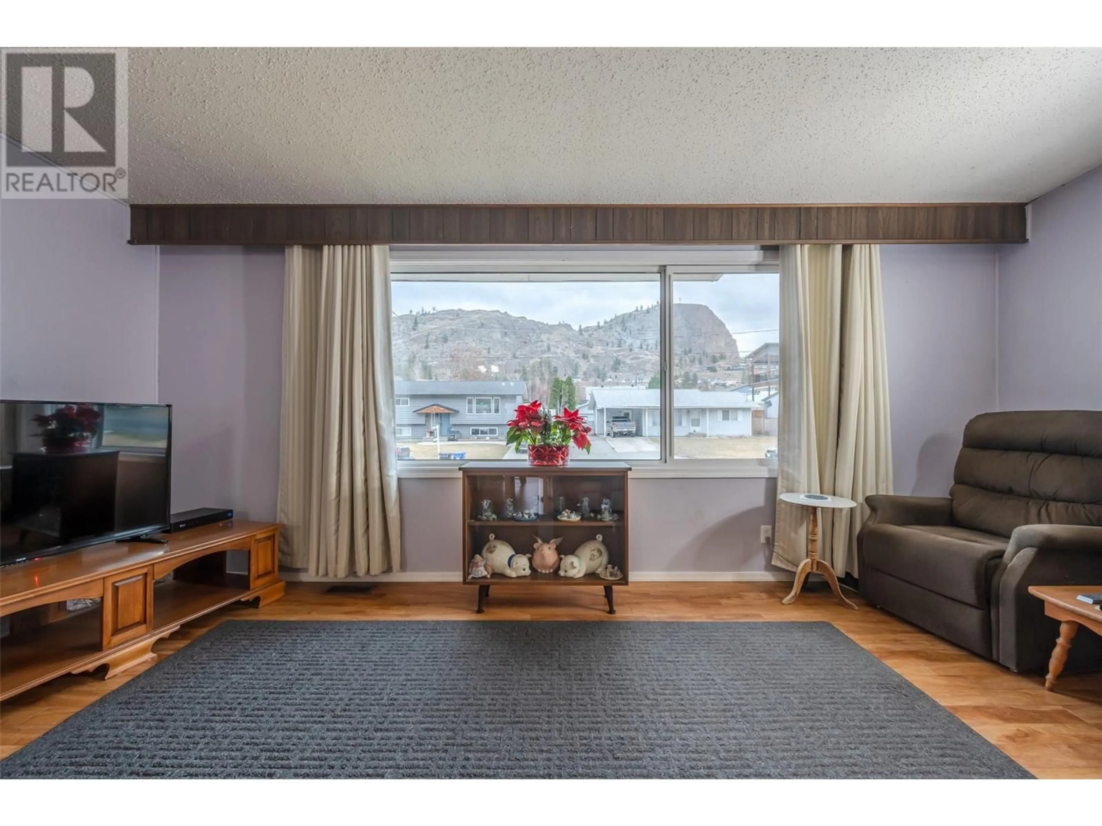 Living room with furniture, wood/laminate floor for 824 BIRCH STREET, Okanagan Falls British Columbia V0H1R0