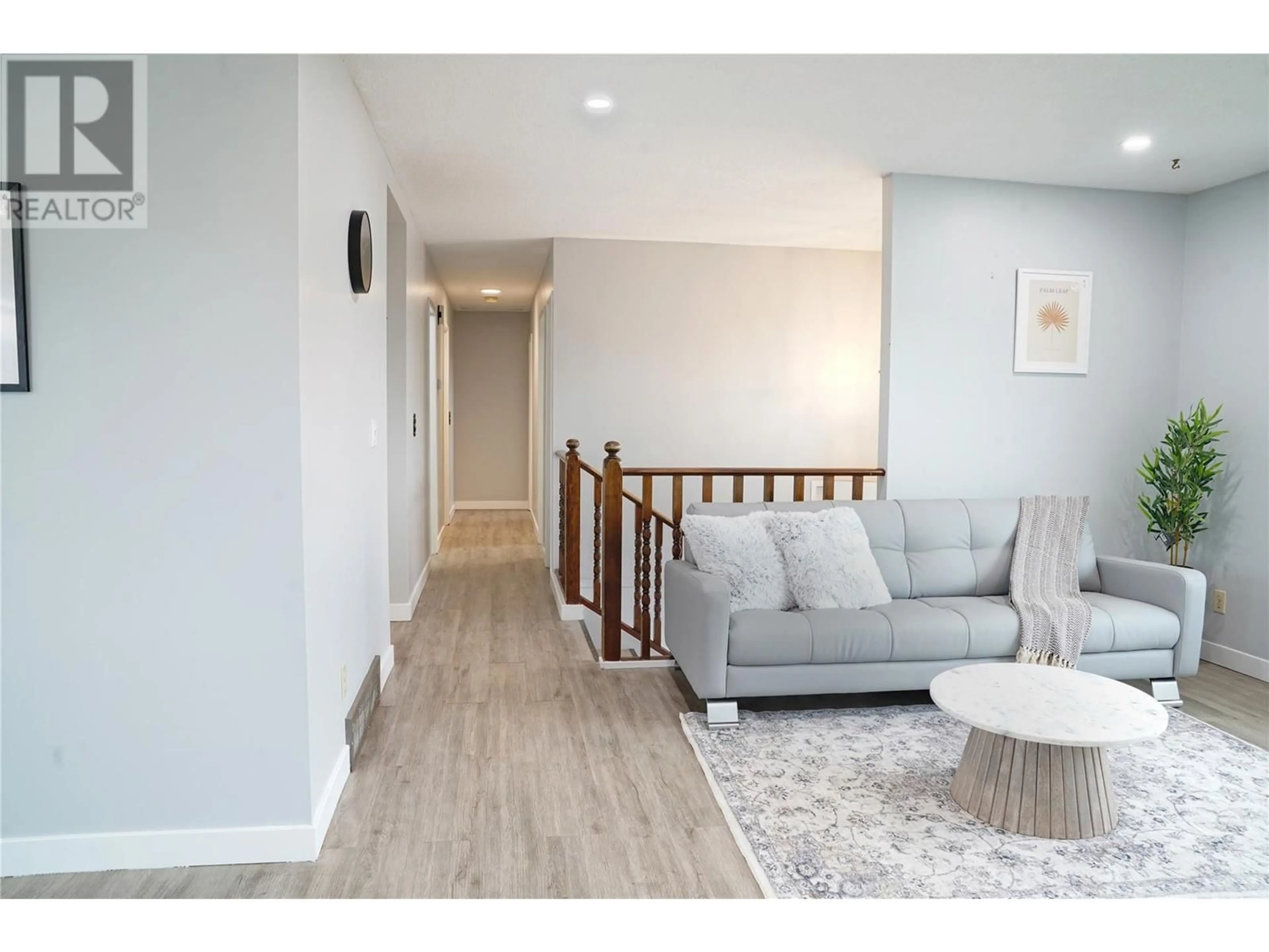 Indoor entryway for 305 ZIPRICK ROAD, Kelowna British Columbia V1X4H2