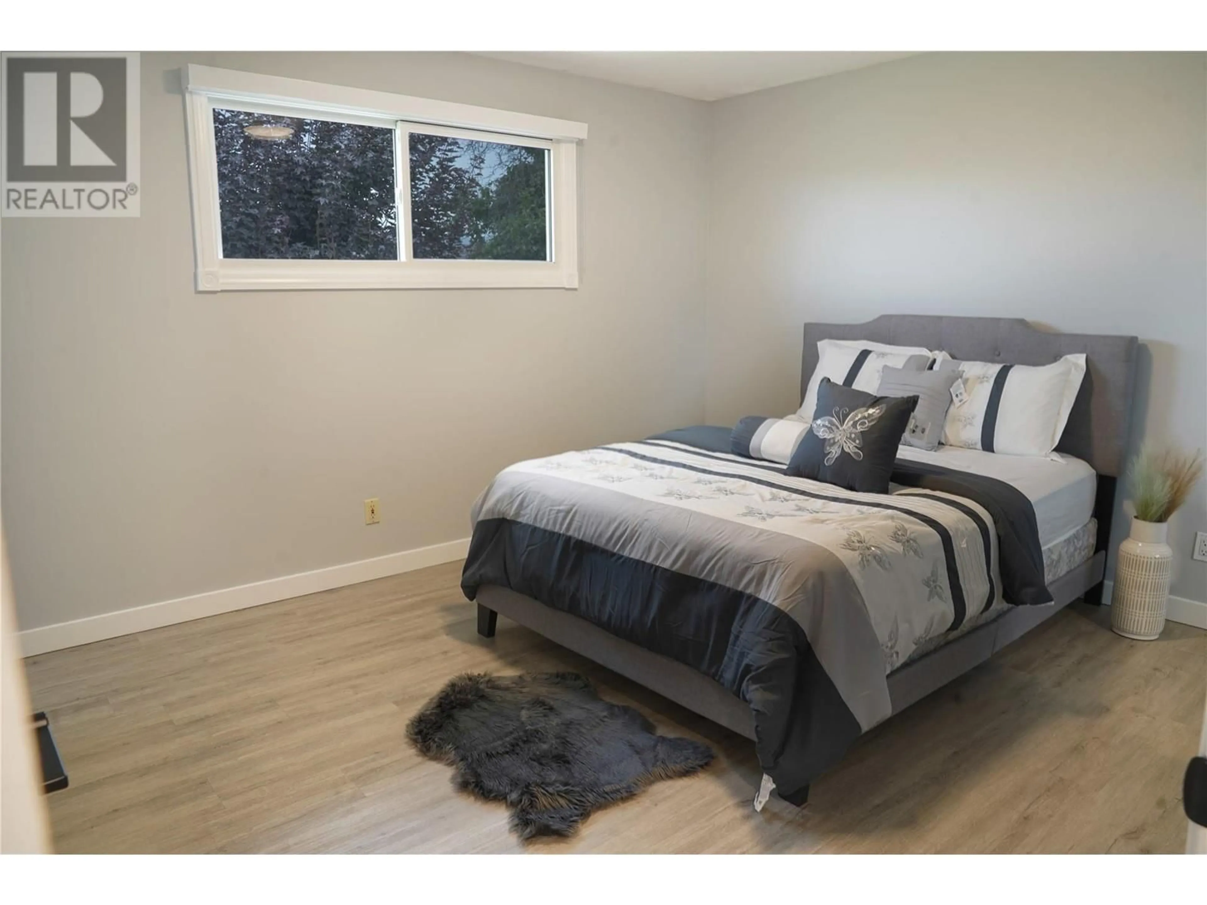 Bedroom with bed, wood/laminate floor for 305 ZIPRICK ROAD, Kelowna British Columbia V1X4H2