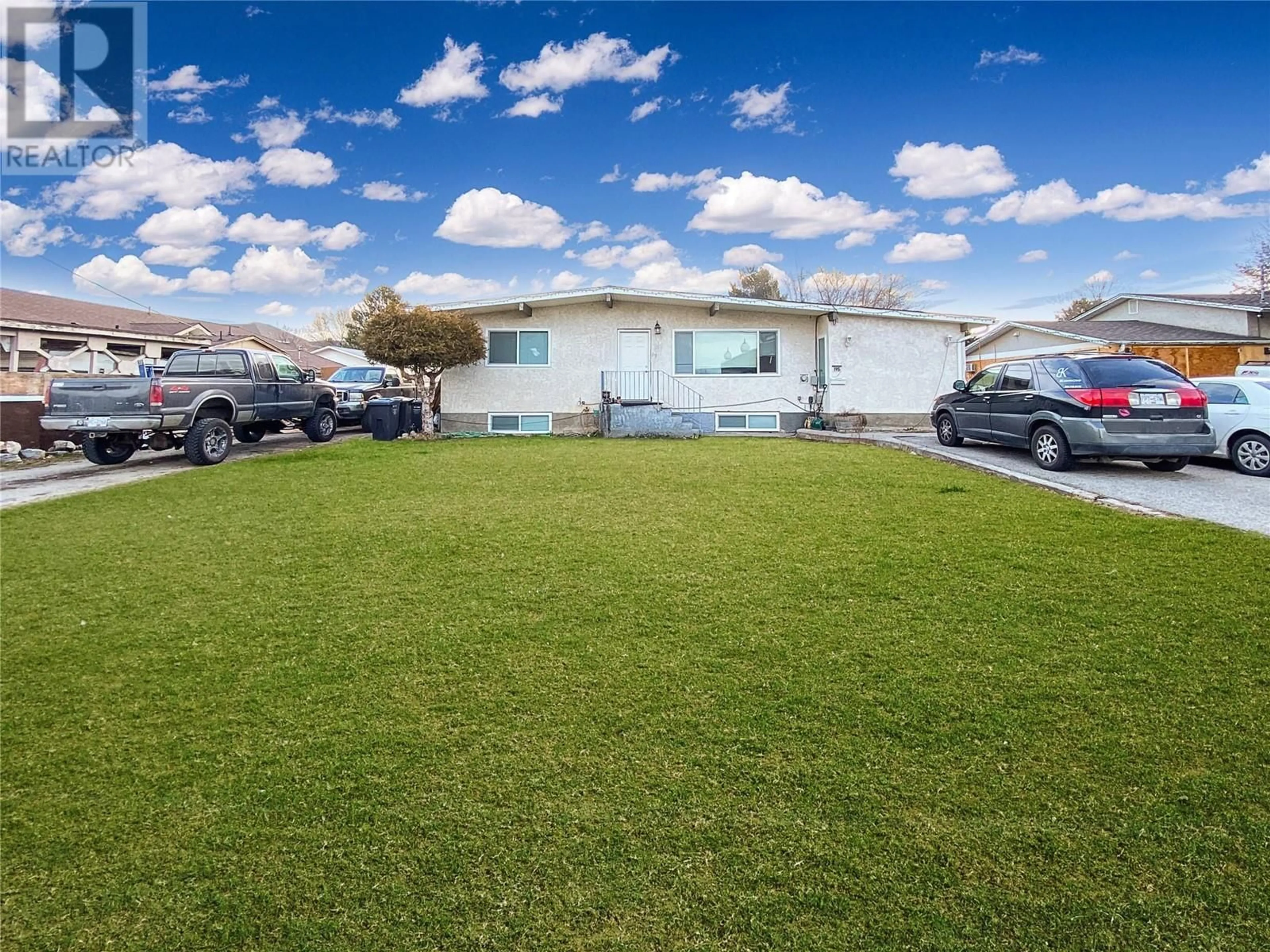A pic from outside/outdoor area/front of a property/back of a property/a pic from drone, street for 195 DAVIE ROAD SOUTH, Kelowna British Columbia V1X3Y6
