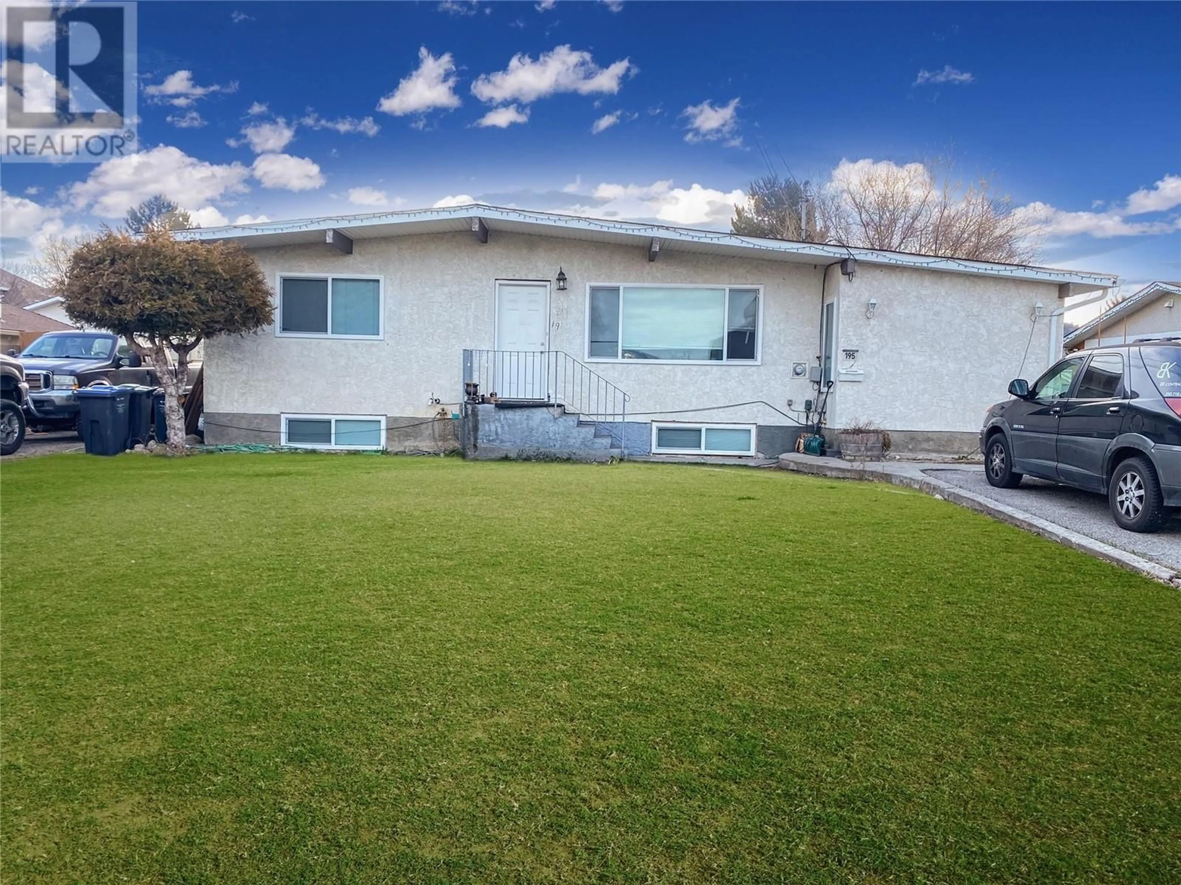 Home with vinyl exterior material, street for 195 DAVIE ROAD SOUTH, Kelowna British Columbia V1X3Y6