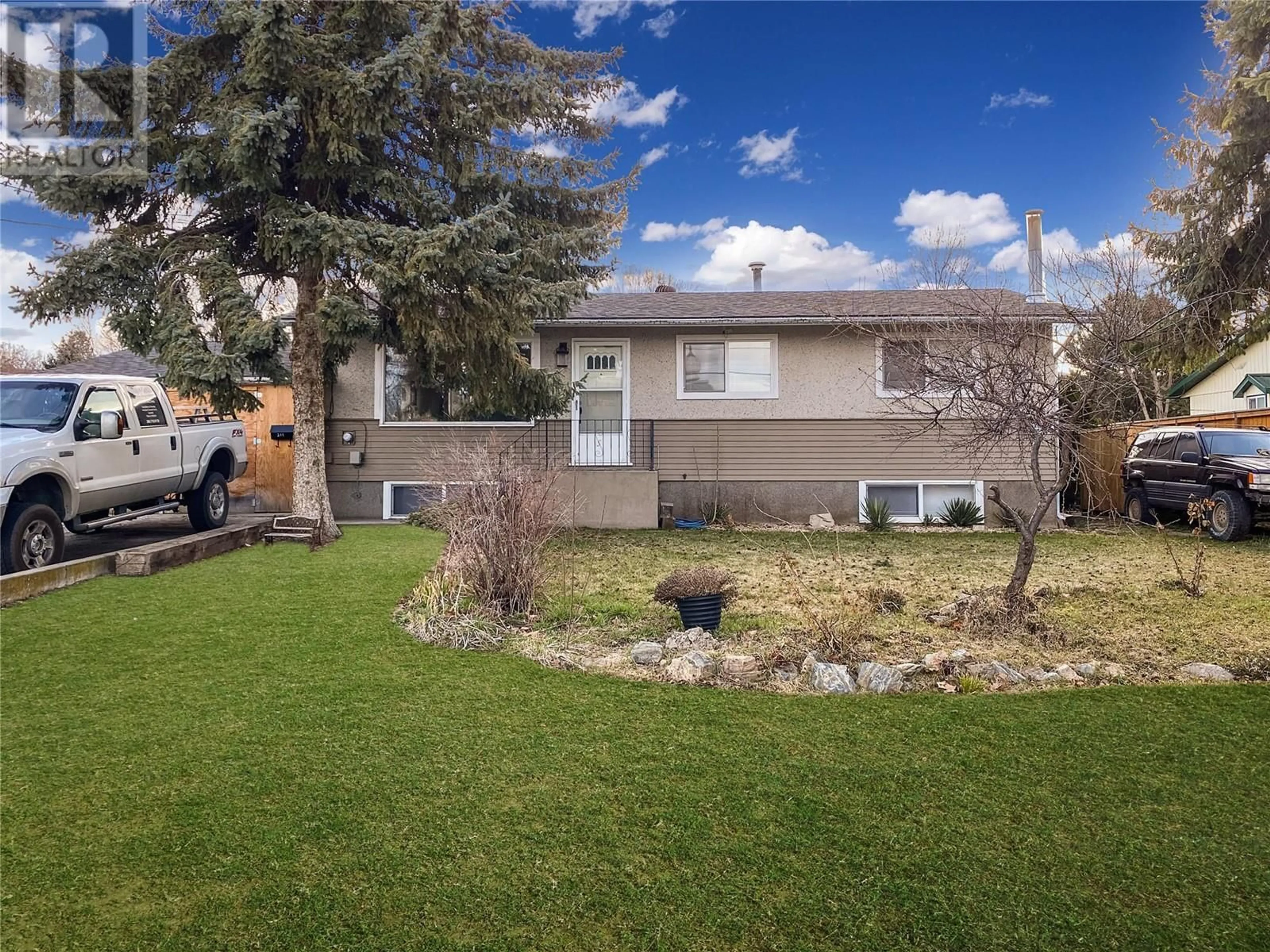 Home with vinyl exterior material, street for 215 DAVIE ROAD SOUTH, Kelowna British Columbia V1X3Y6