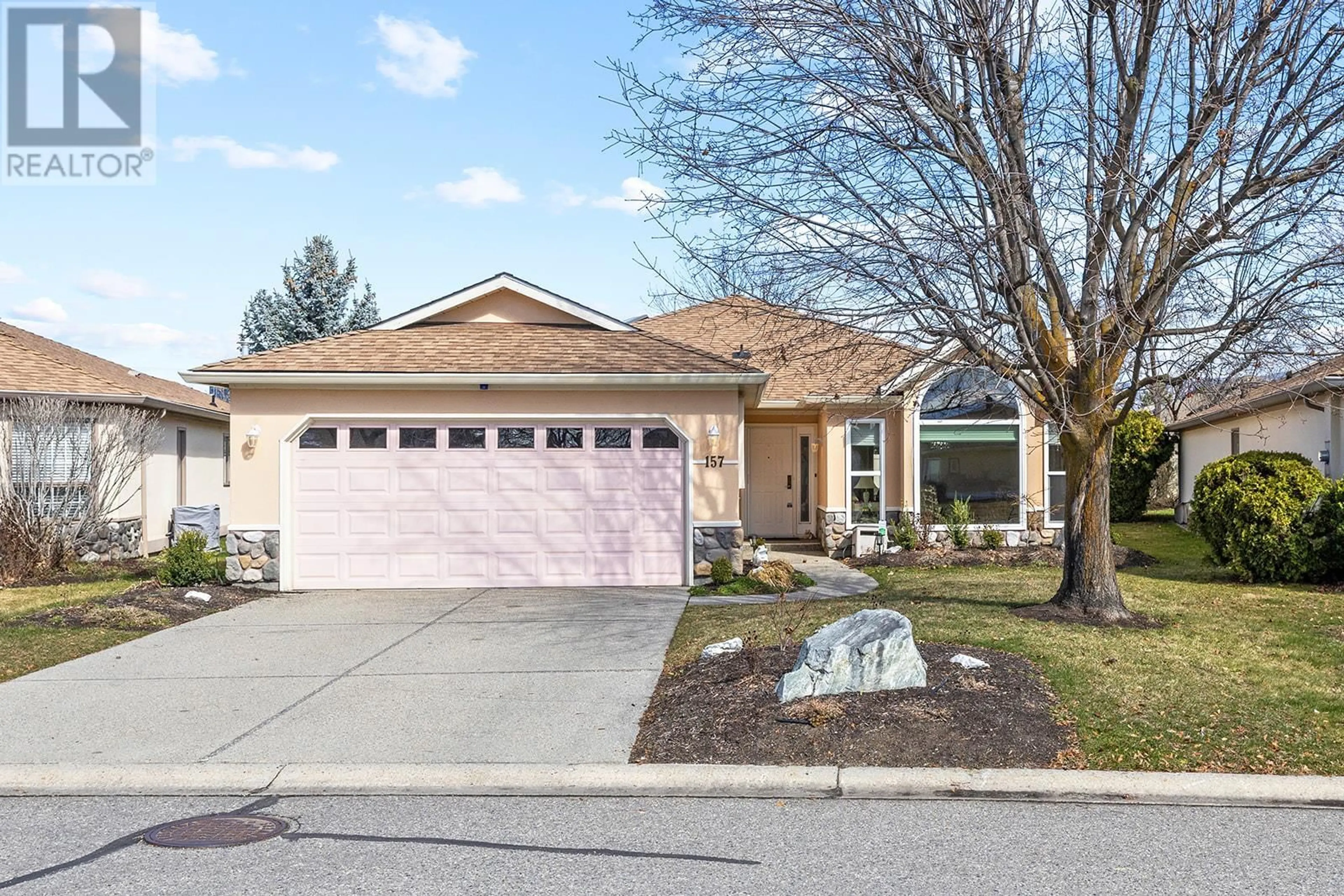 Home with vinyl exterior material, street for 157 - 1201 CAMERON AVENUE, Kelowna British Columbia V1W3R7