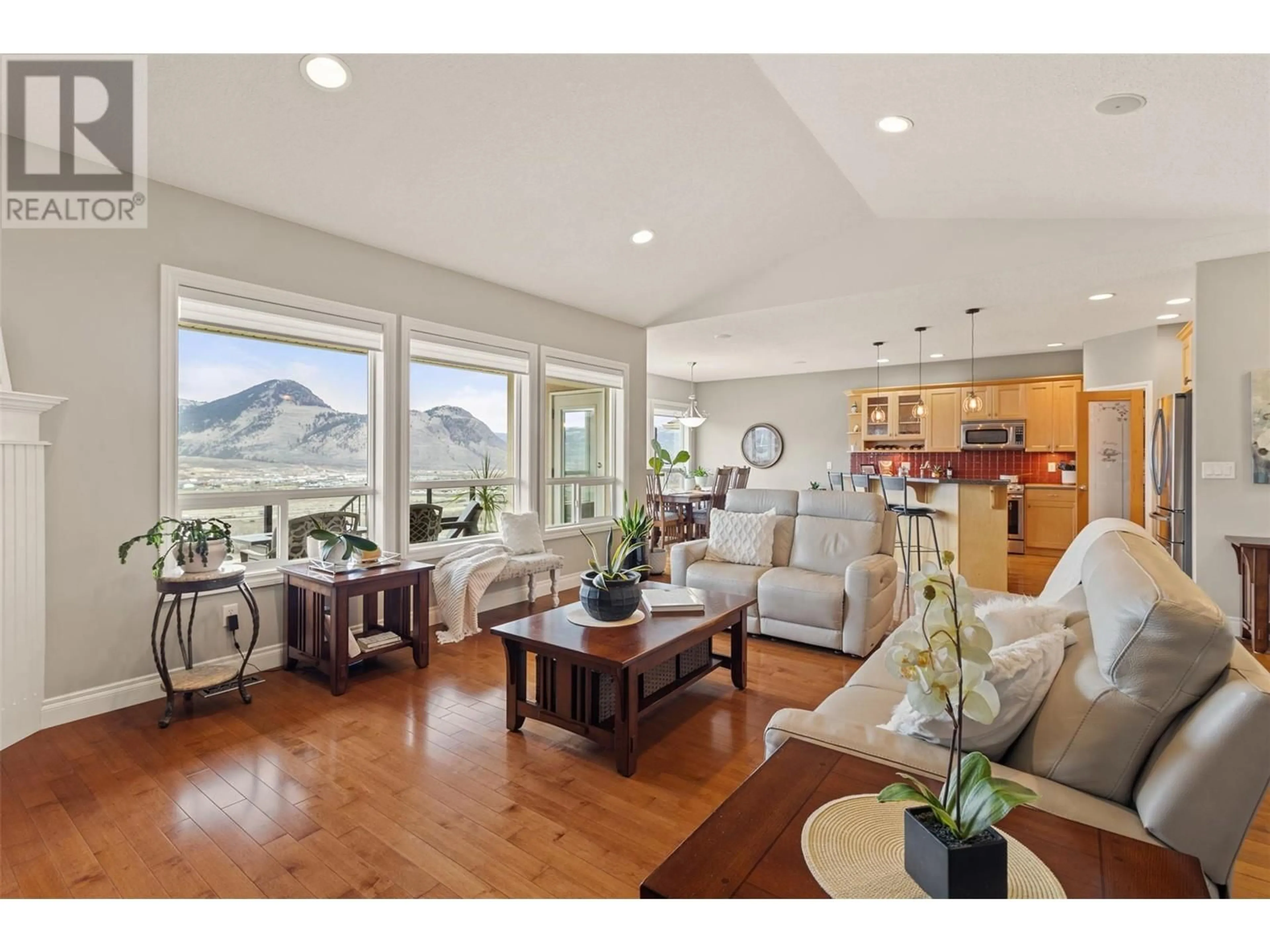 Living room with furniture, wood/laminate floor for 837 QUAIL DRIVE, Kamloops British Columbia V2B8P2