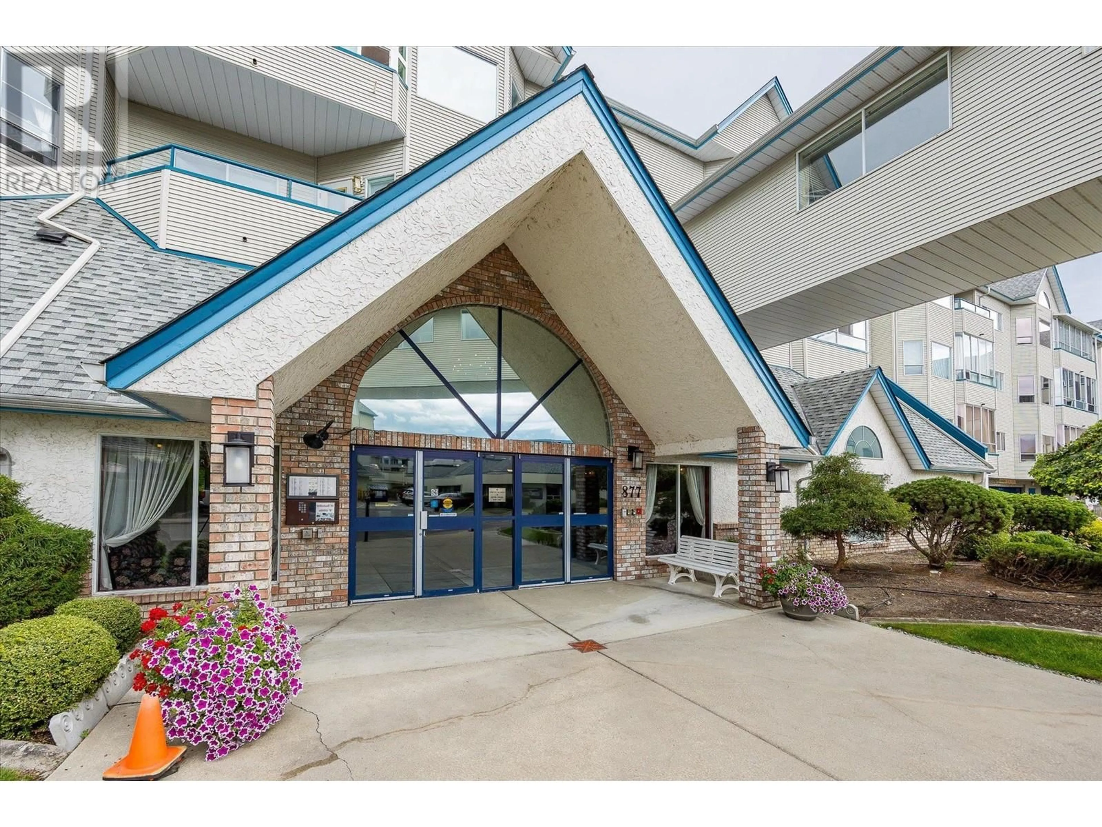 Indoor foyer for 316 - 877 KLO ROAD, Kelowna British Columbia V1Y9R1