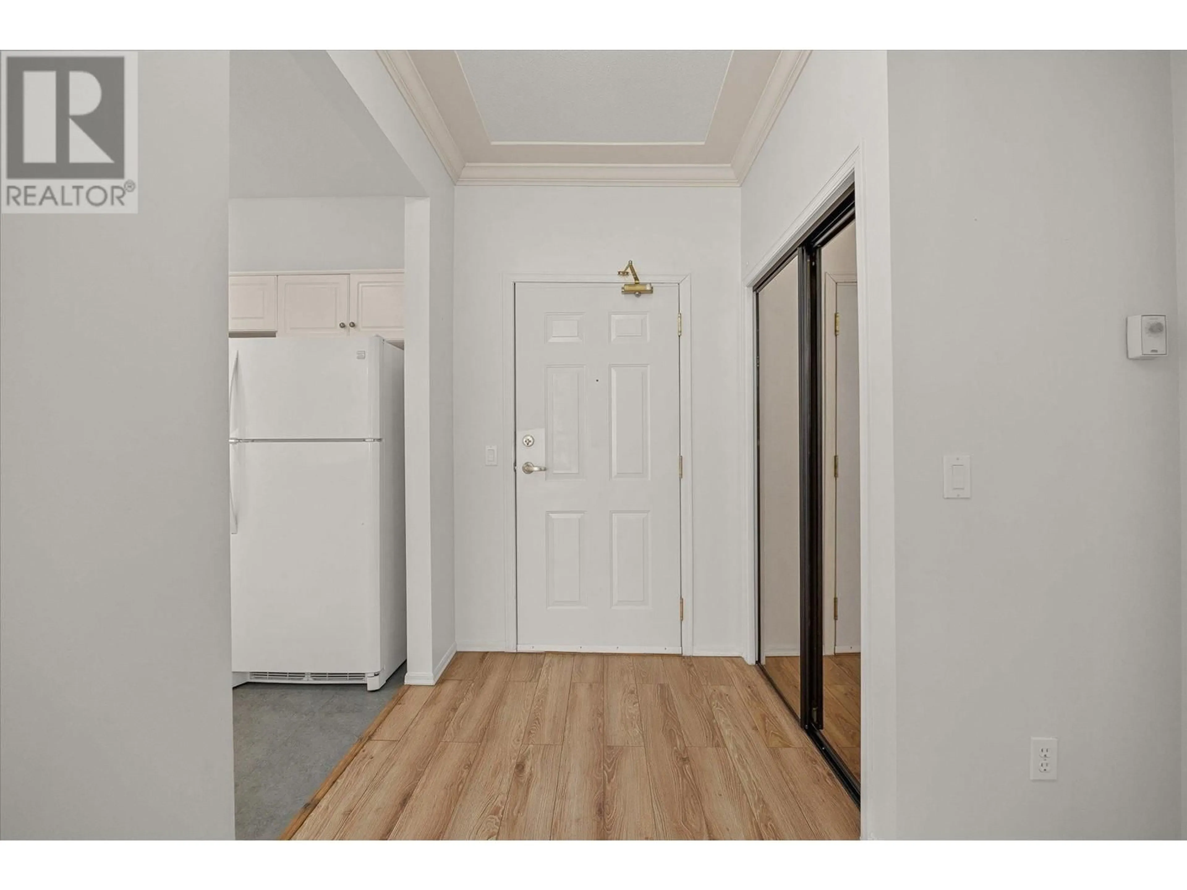 Indoor entryway for 316 - 877 KLO ROAD, Kelowna British Columbia V1Y9R1