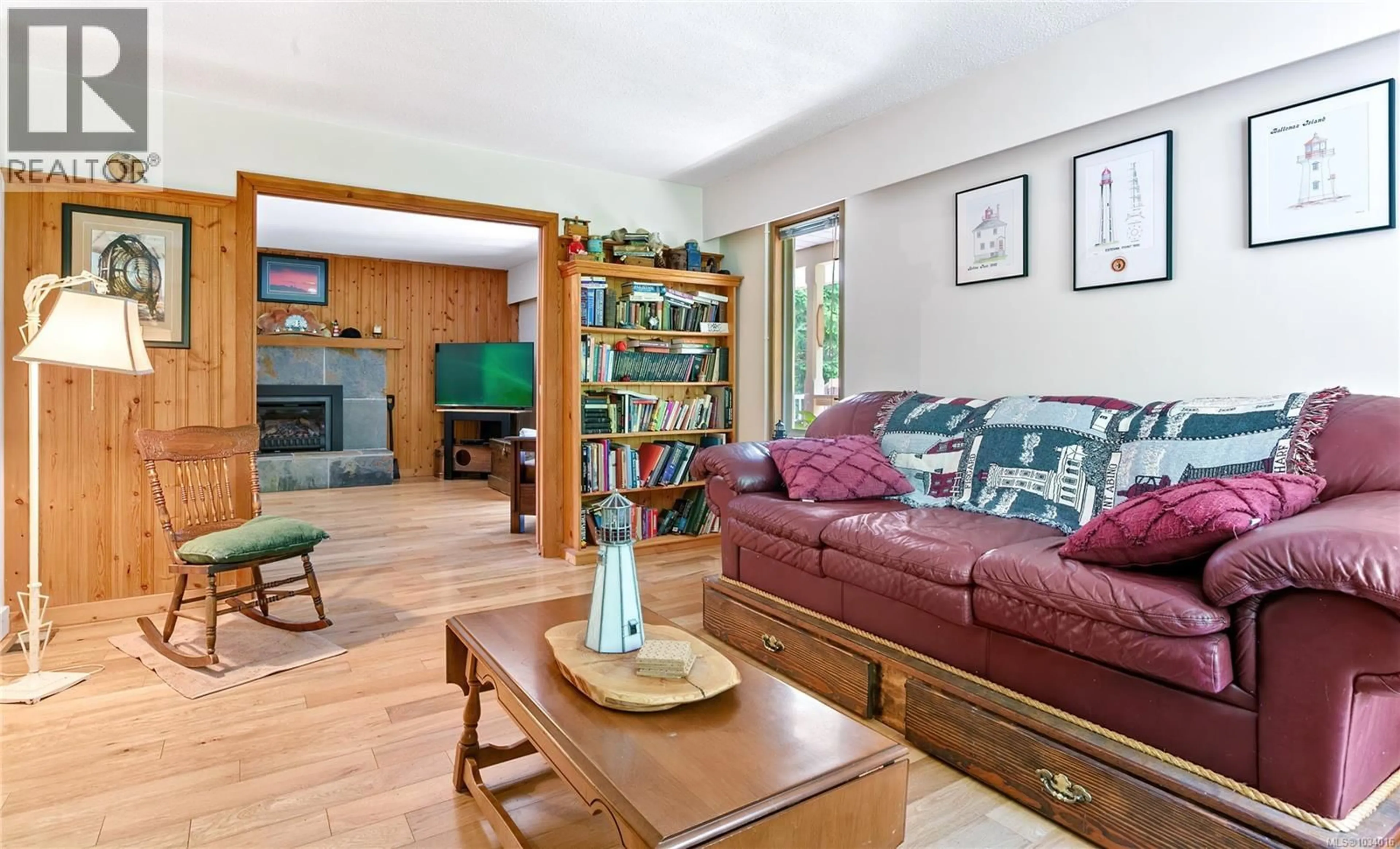 Living room with furniture, wood/laminate floor for 1970 LANDS END ROAD, North Saanich British Columbia V8L5J2