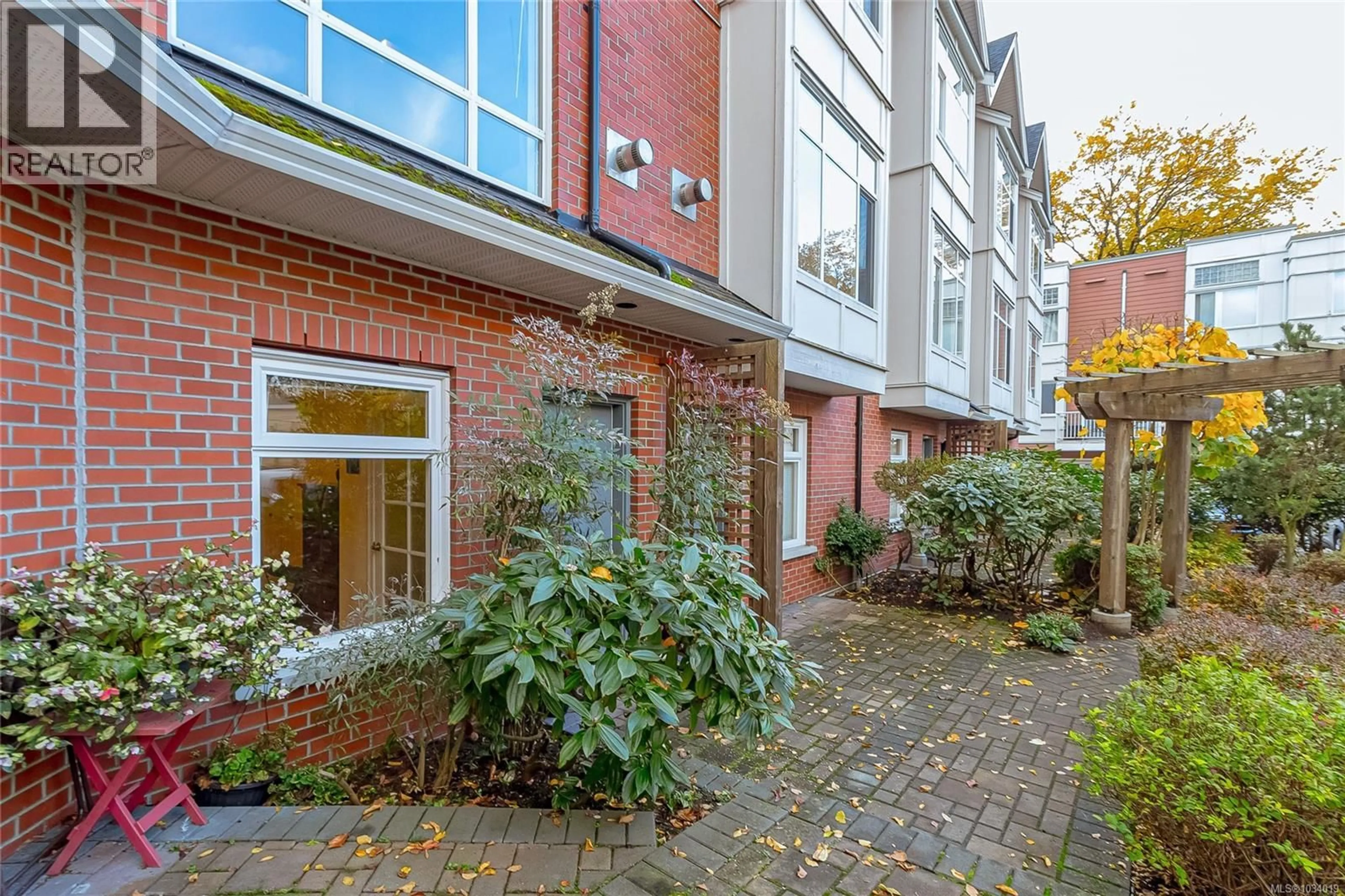 Patio, street for 36 - 60 DALLAS ROAD, Victoria British Columbia V8V1A2