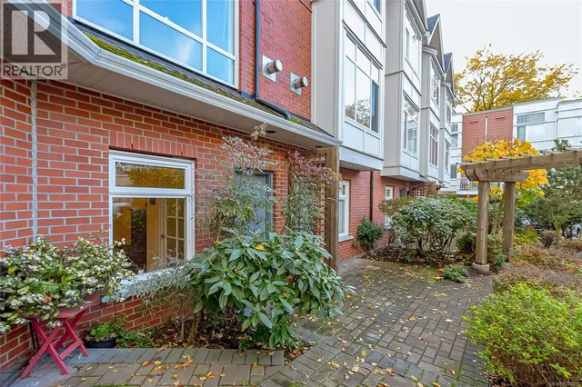 36 - 60 DALLAS ROAD, Victoria 4