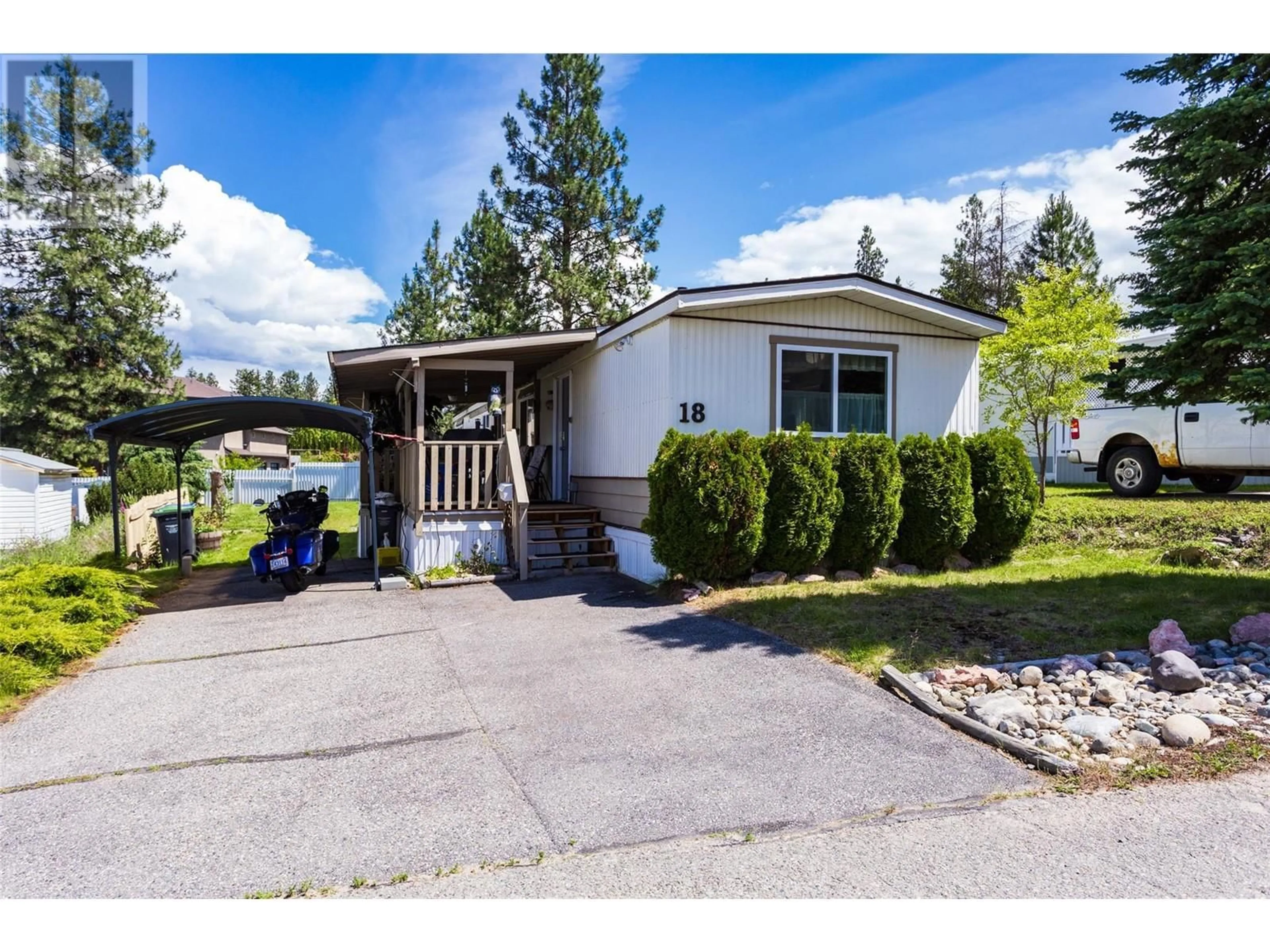 Home with vinyl exterior material, street for 18 - 3535 MCCULLOCH ROAD, Kelowna British Columbia V1W4R8