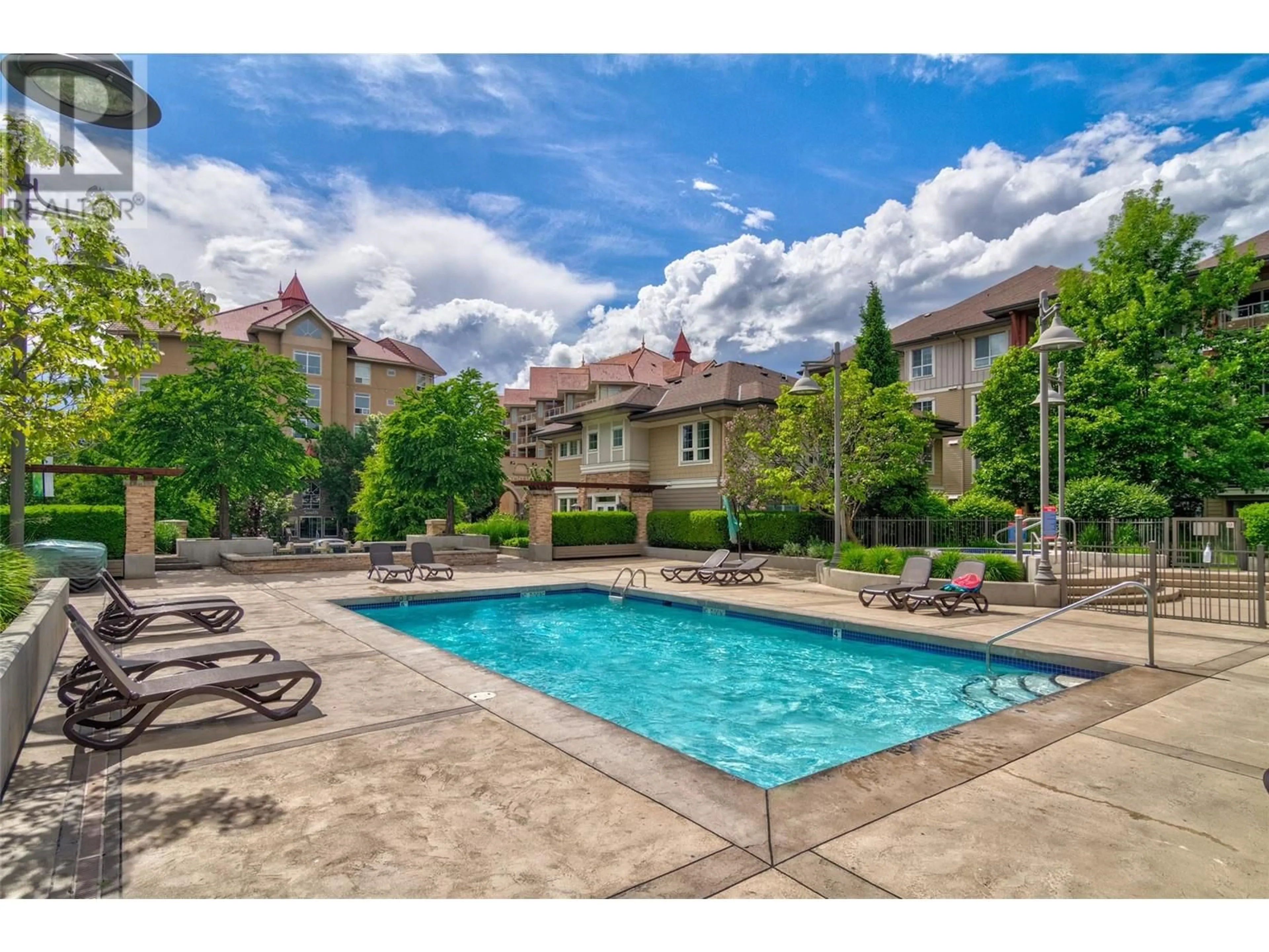 Pool for 1083 Sunset Drive Unit# 319, Kelowna British Columbia V1Y9Z1