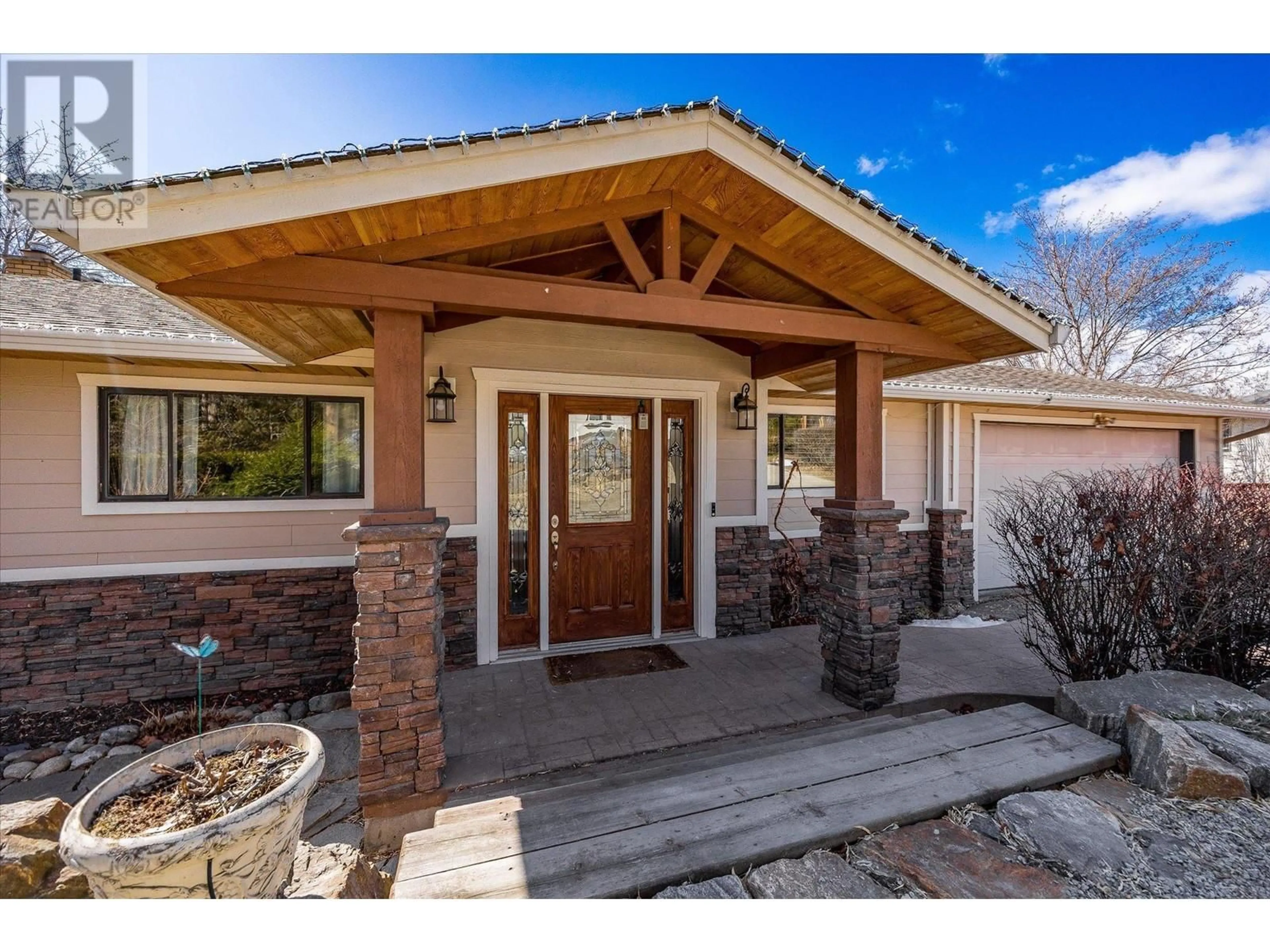 Indoor entryway for 1715 Cathy Court, Kelowna British Columbia V1P1L4