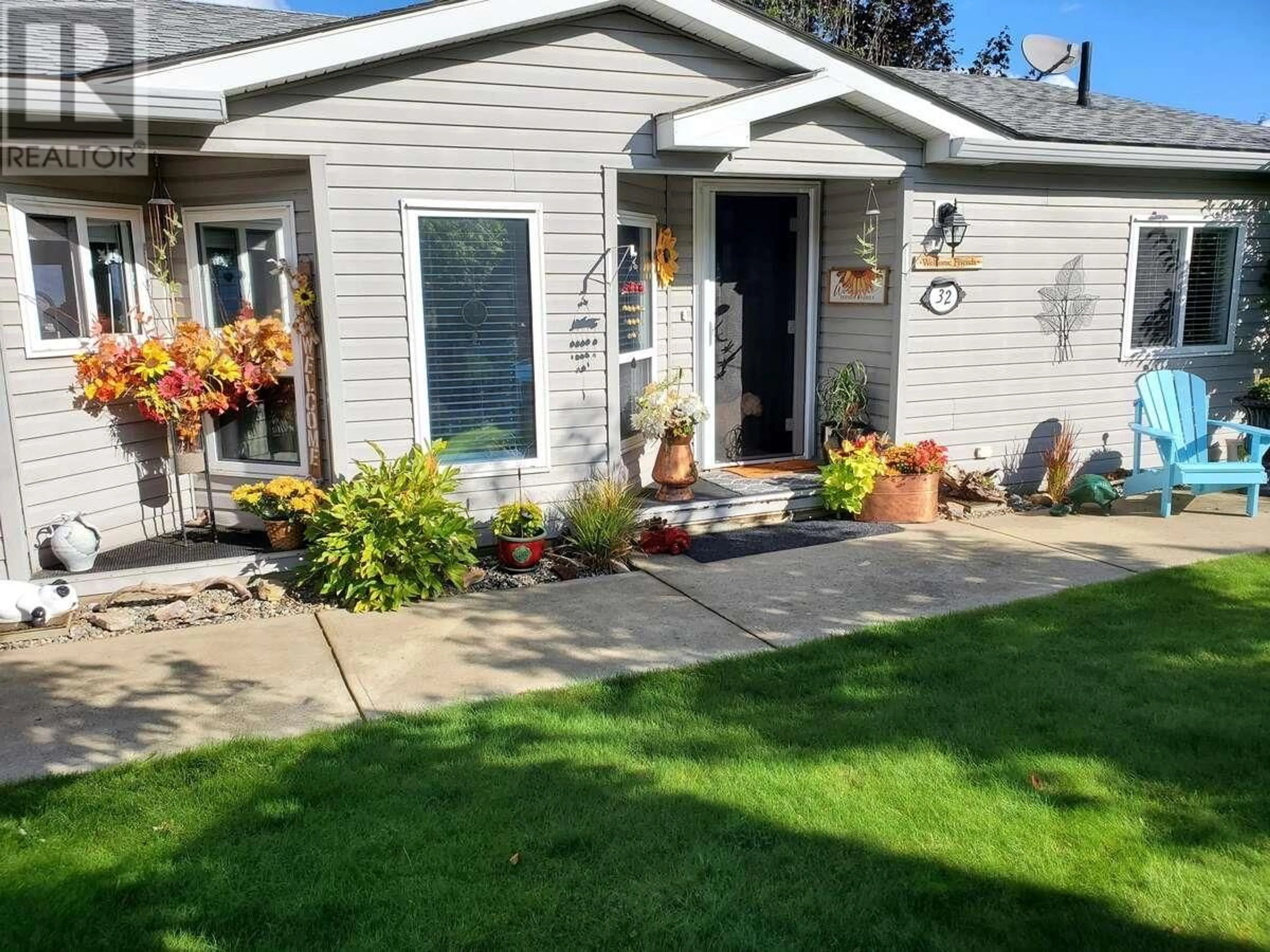 Home with vinyl exterior material, street for 32 - 1510 TRANS CANADA HIGHWAY, Sorrento British Columbia V0E2W2