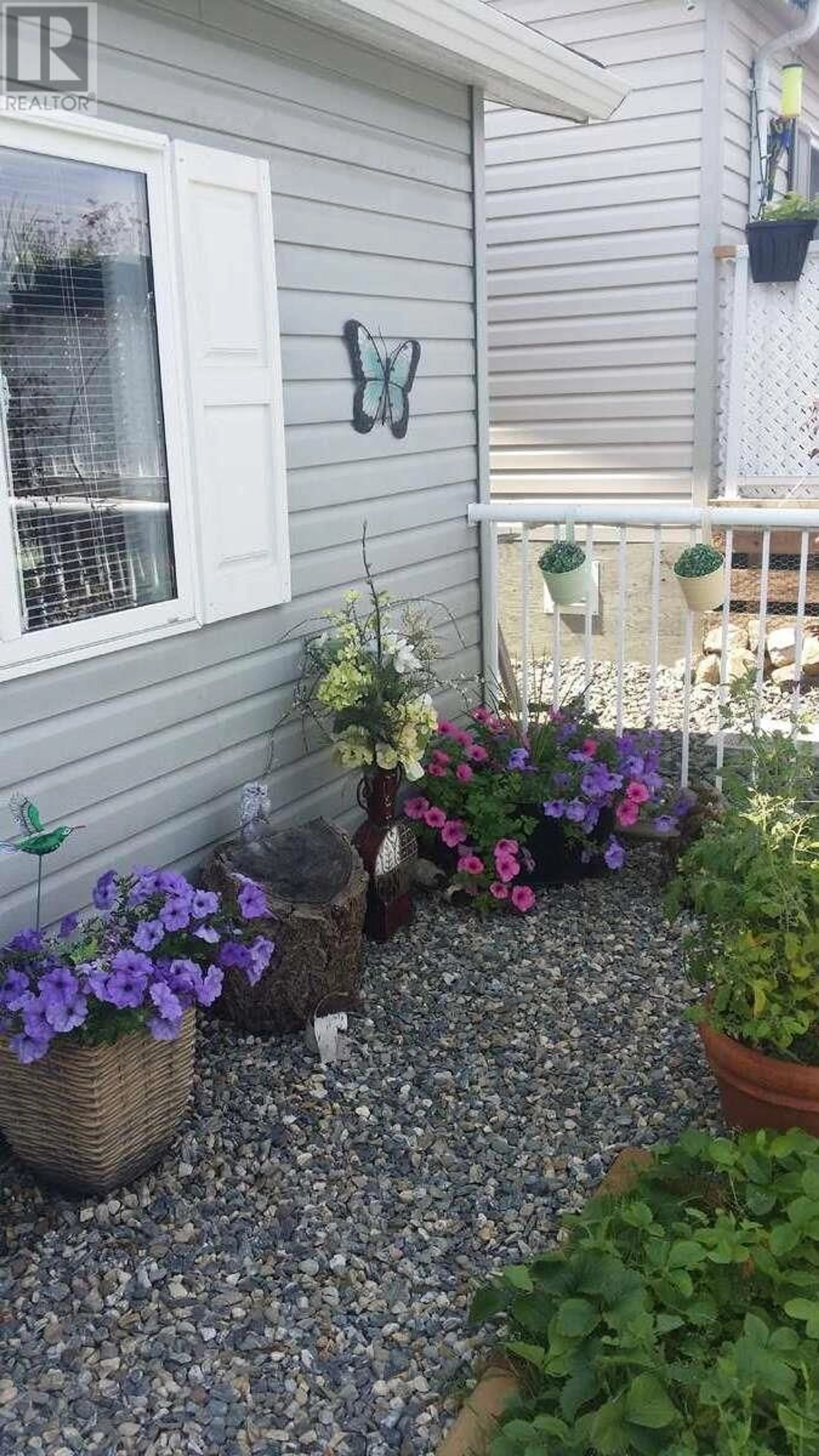 Patio, street for 32 - 1510 TRANS CANADA HIGHWAY, Sorrento British Columbia V0E2W2