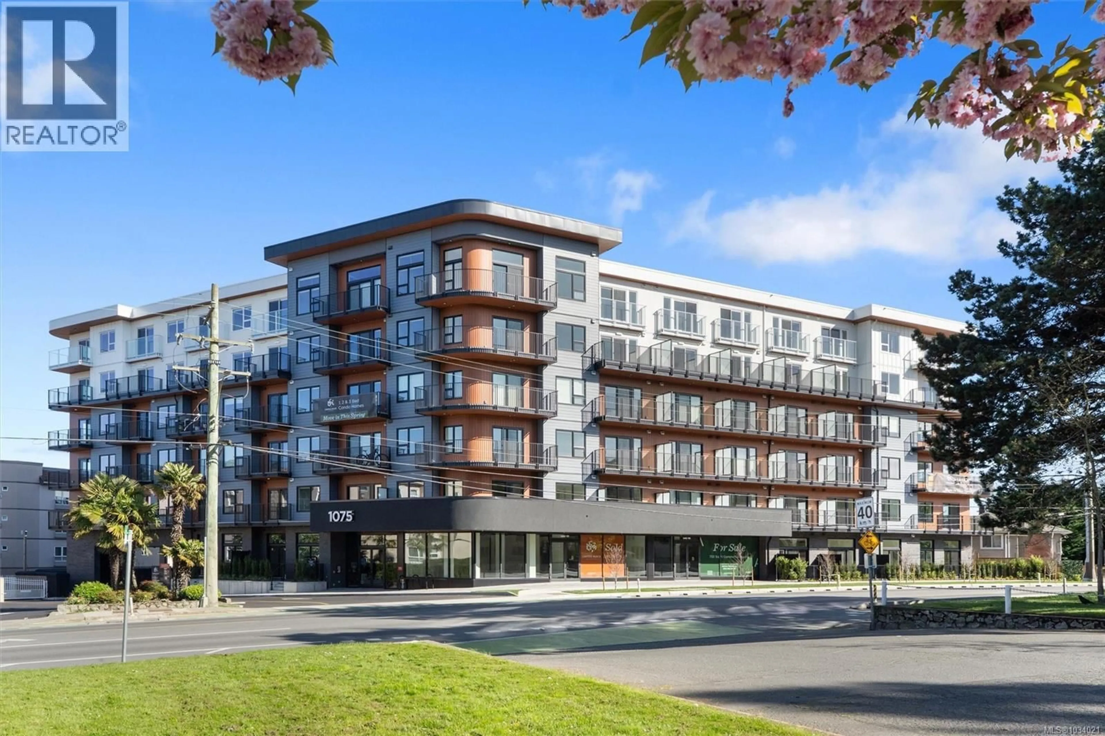 Patio, building for 103 - 1075 TILLICUM ROAD, Esquimalt British Columbia V9A2A4