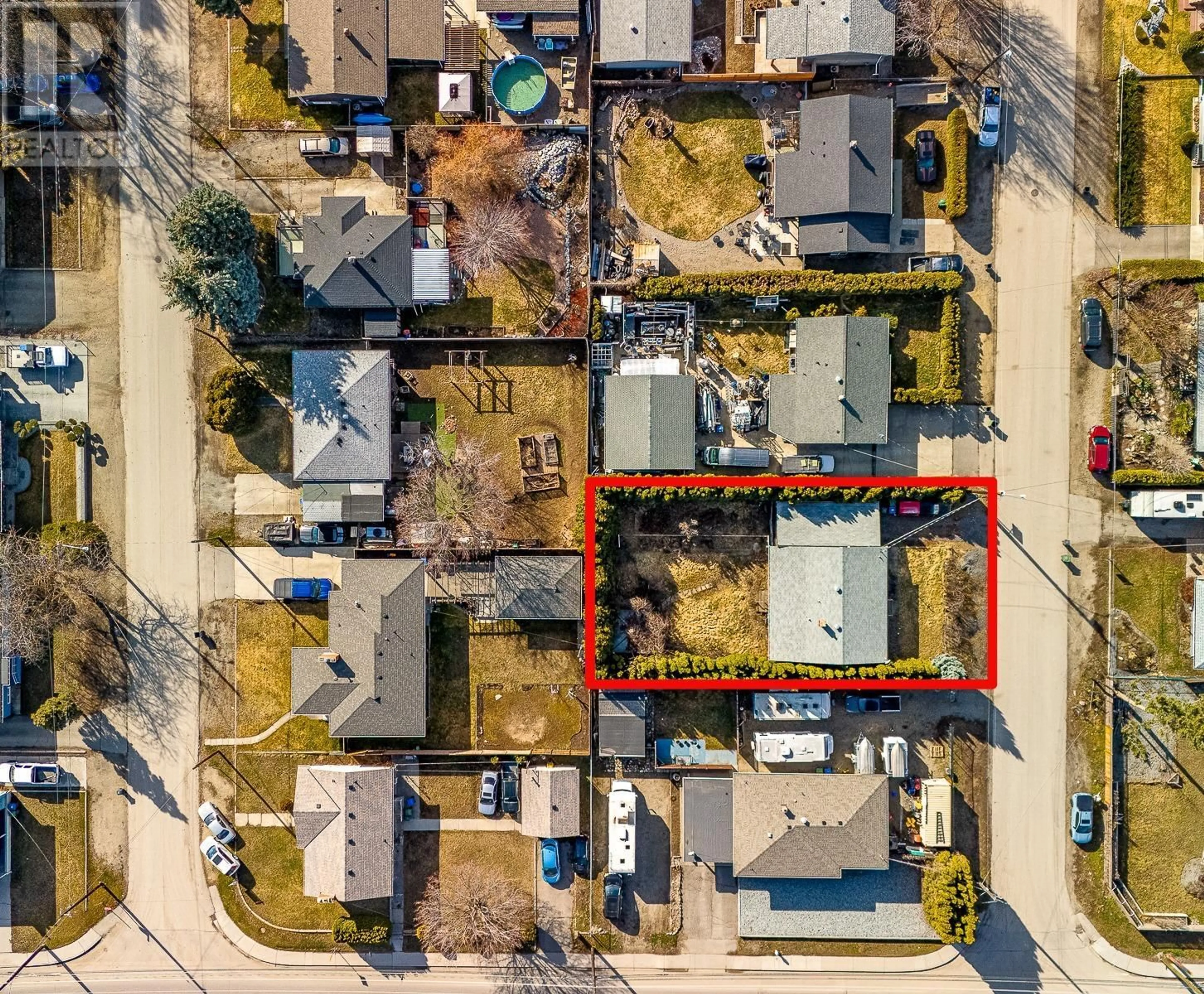 A pic from outside/outdoor area/front of a property/back of a property/a pic from drone, street for 525 MCDONALD ROAD, Kelowna British Columbia V1X3H3