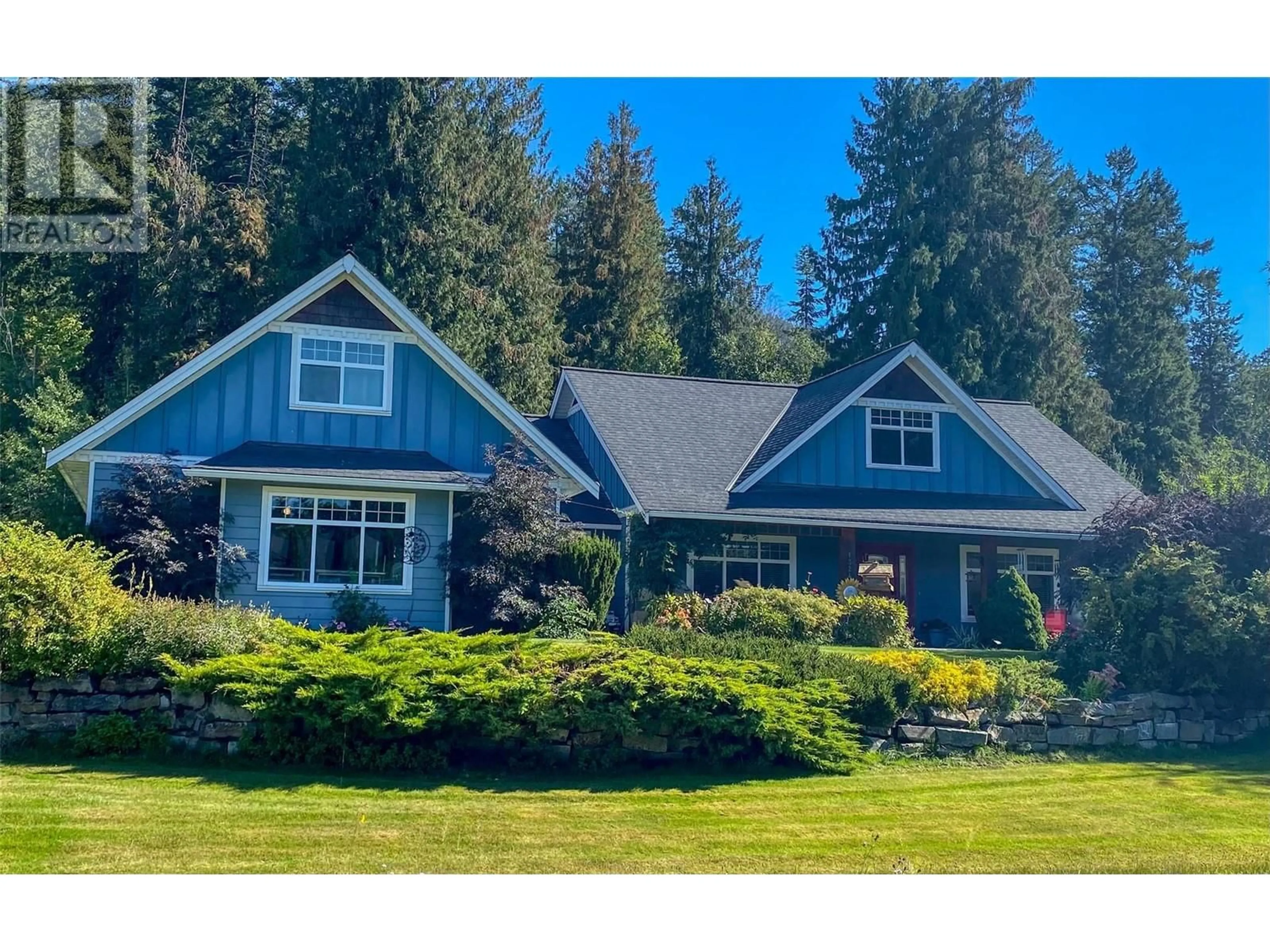 A pic from outside/outdoor area/front of a property/back of a property/a pic from drone, mountain view for 1324 8TH AVENUE NORTH, Creston British Columbia V0B1G6