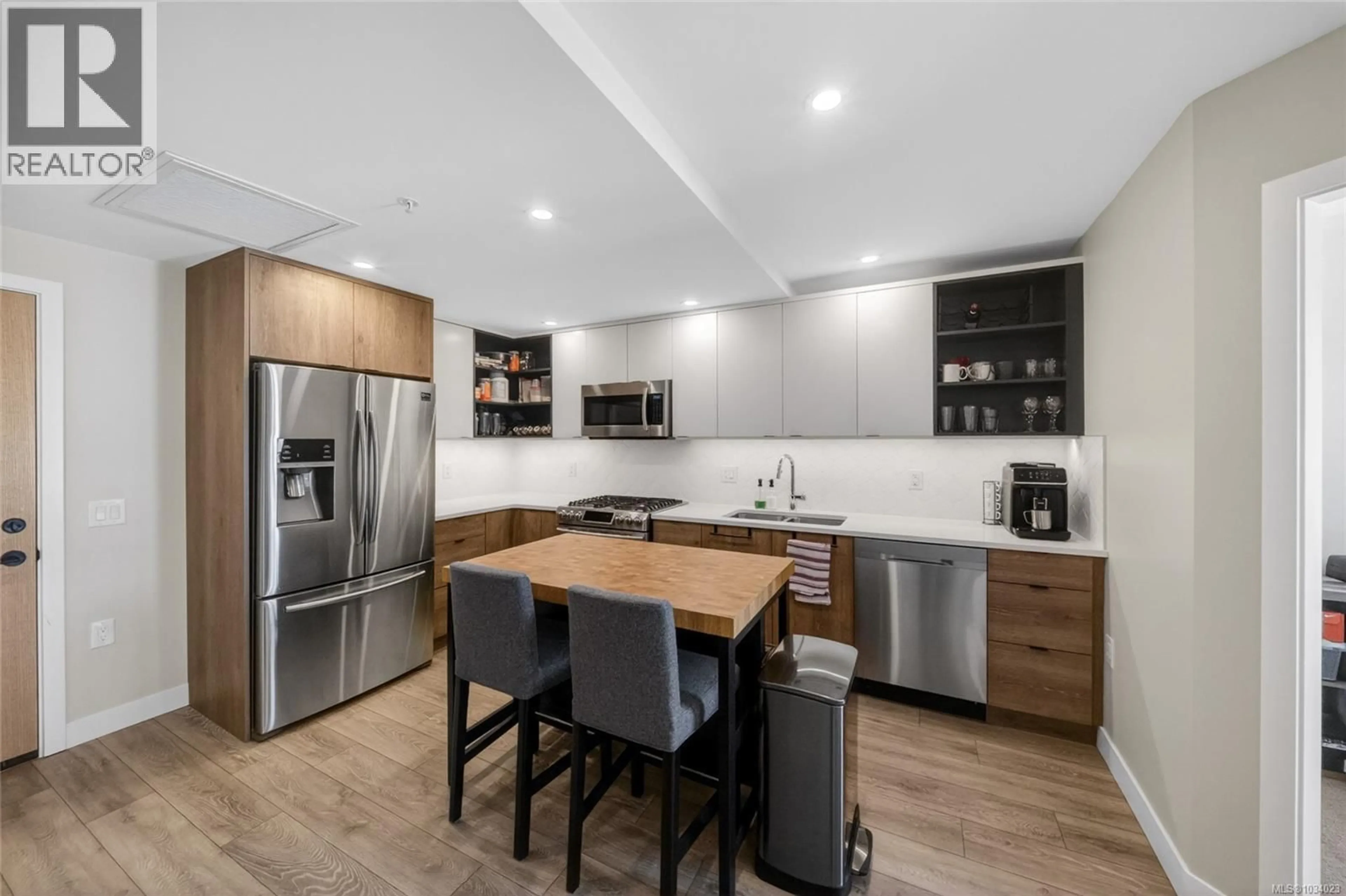 Open concept kitchen, unknown for 405 - 950 WHIRLAWAY CRESCENT, Langford British Columbia V9B6W6