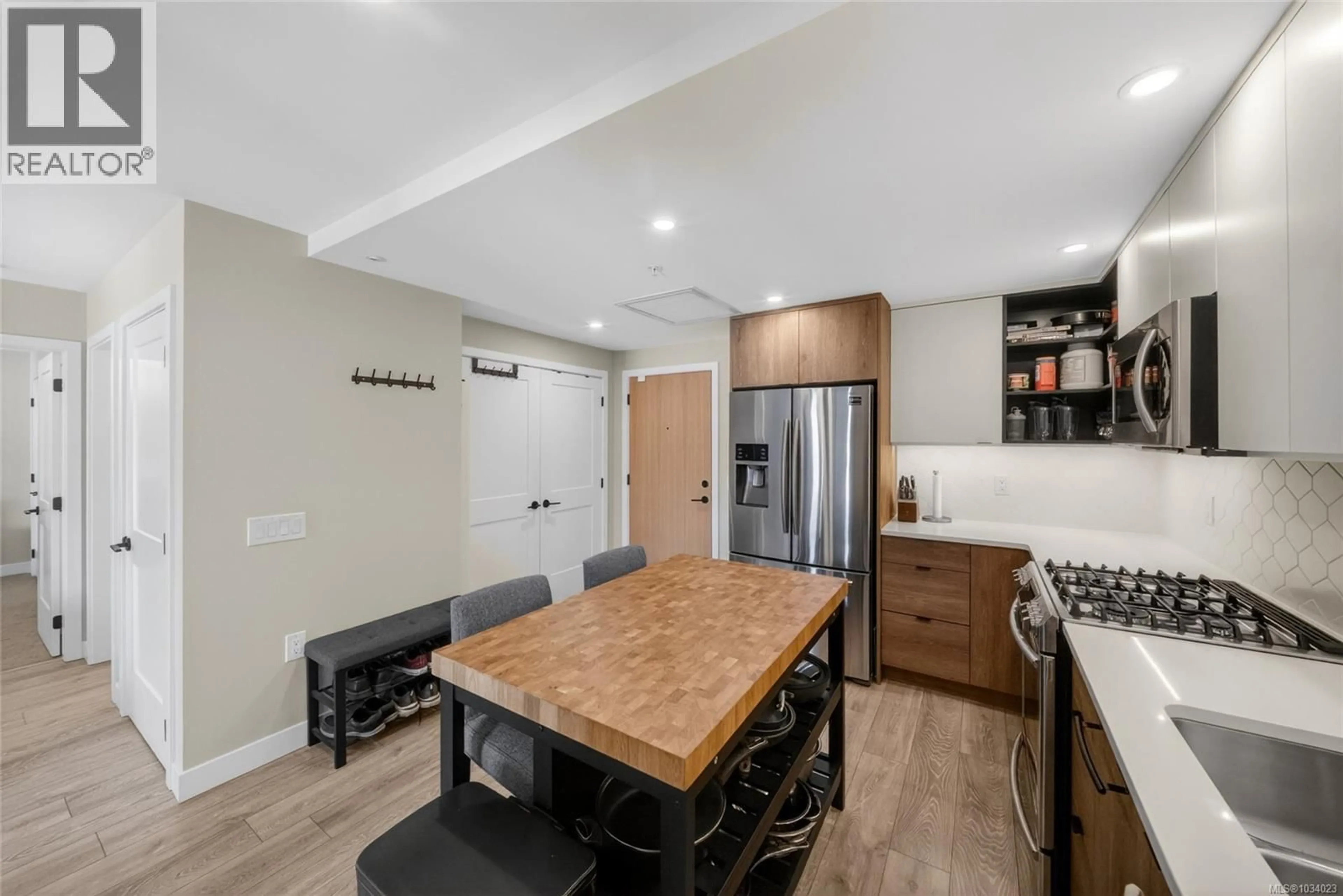 Open concept kitchen, unknown for 405 - 950 WHIRLAWAY CRESCENT, Langford British Columbia V9B6W6