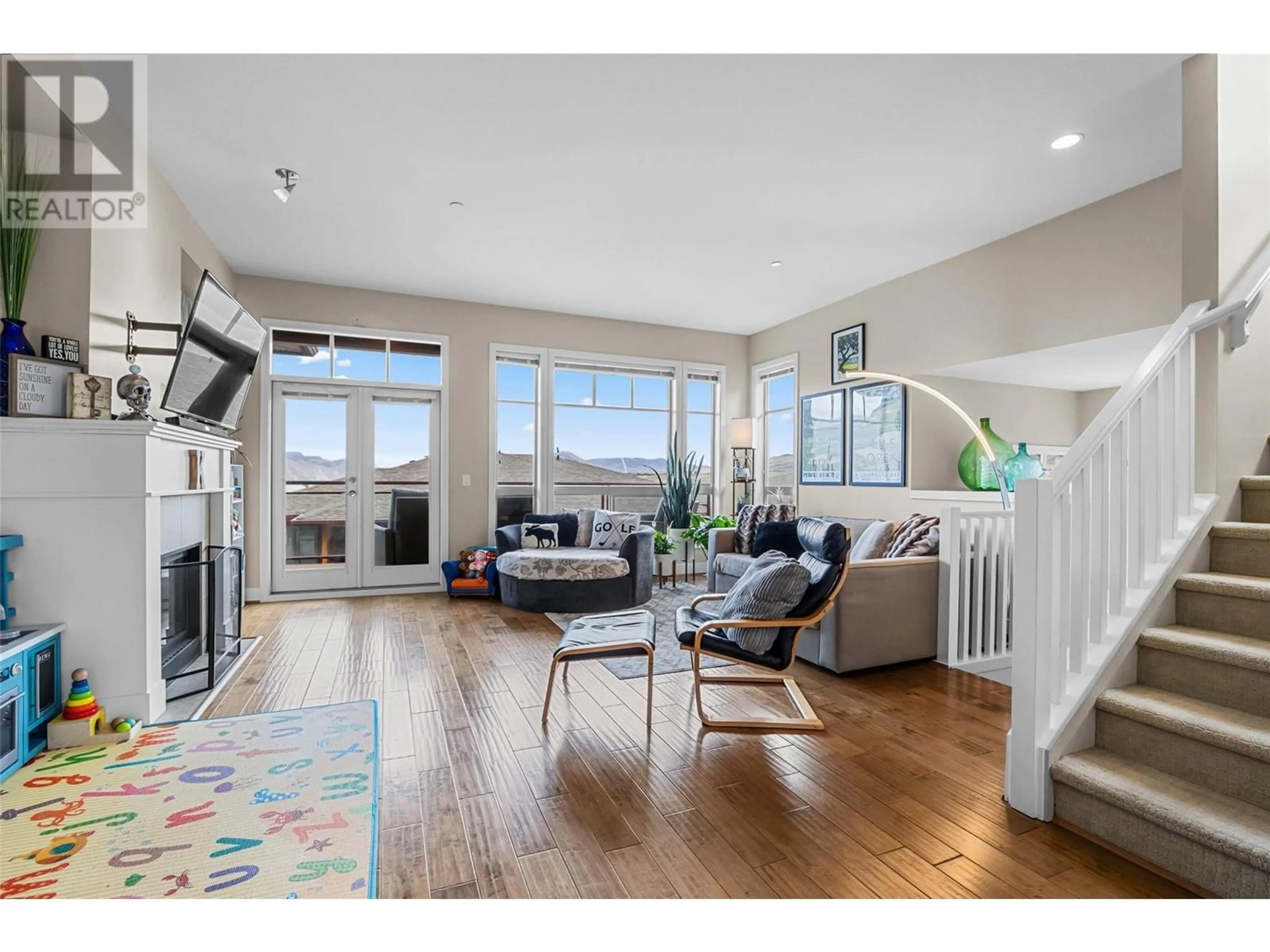 Living room with furniture, unknown for 11 - 175 HOLLOWAY DRIVE, Kamloops British Columbia V1S0B2