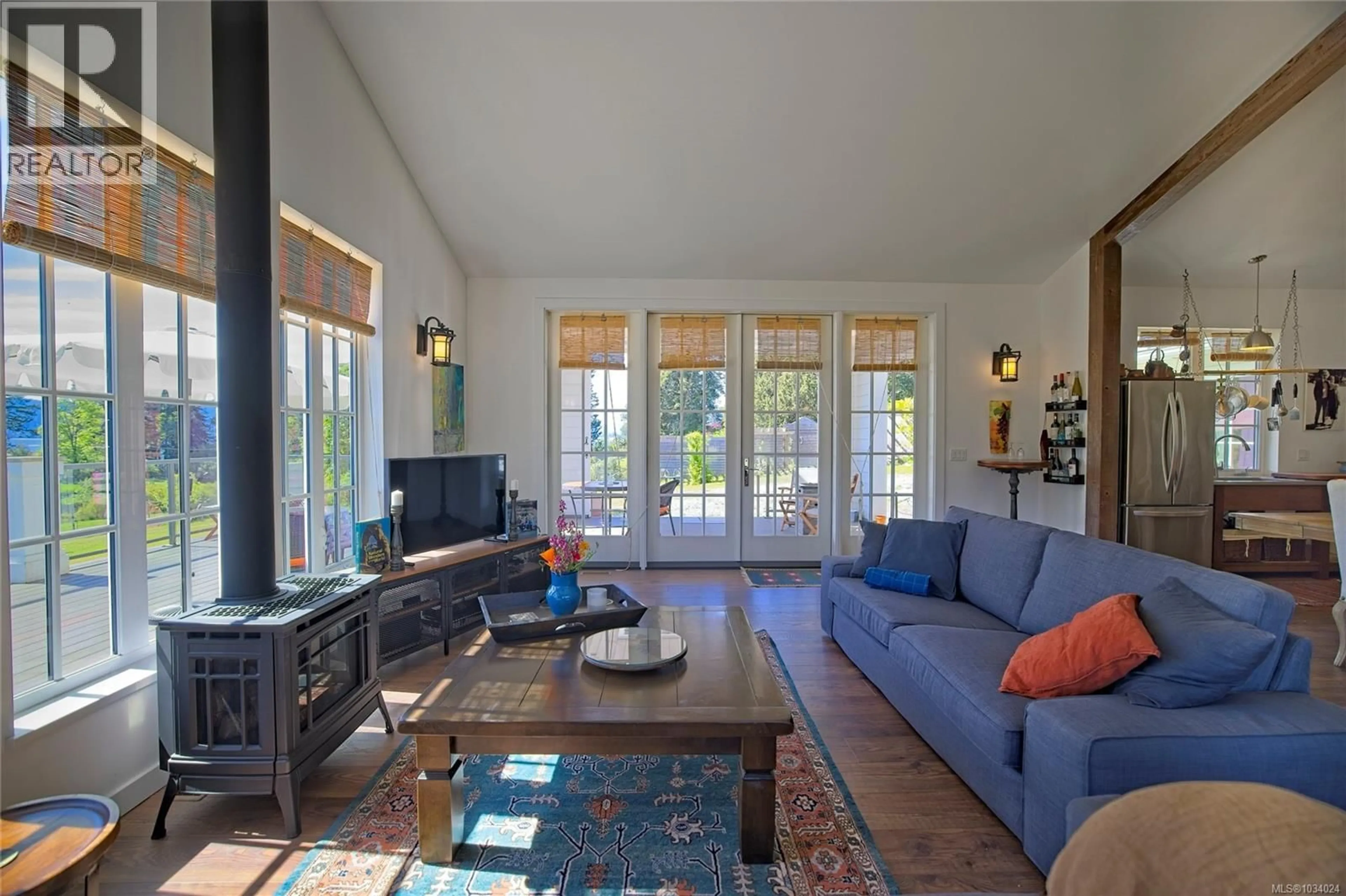 Living room with furniture, ceramic/tile floor for 146 TANTRAMAR DRIVE, Salt Spring British Columbia V8K1L1