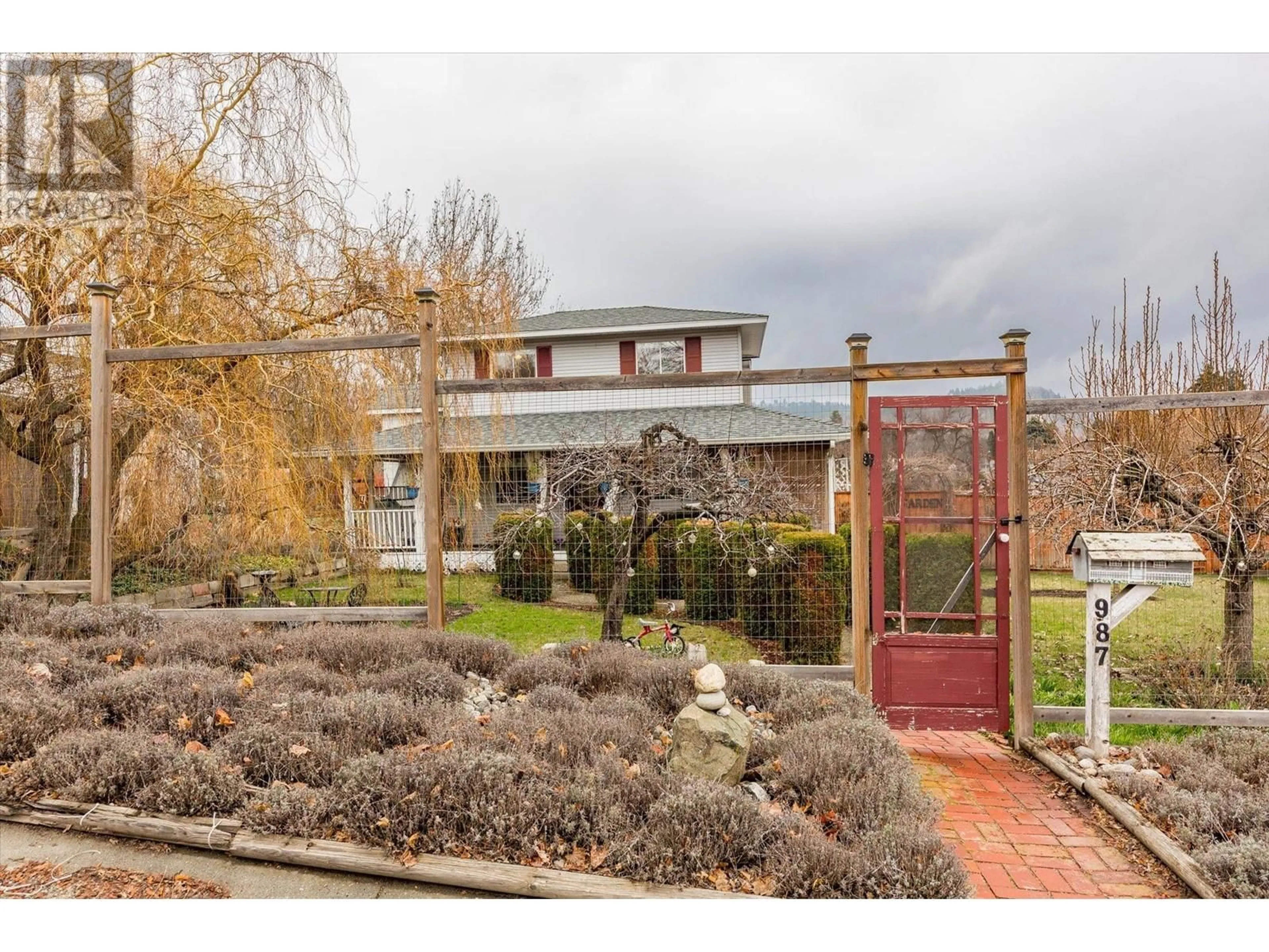 Unknown for 987 GARLAND STREET, Kelowna British Columbia V1Y3M9