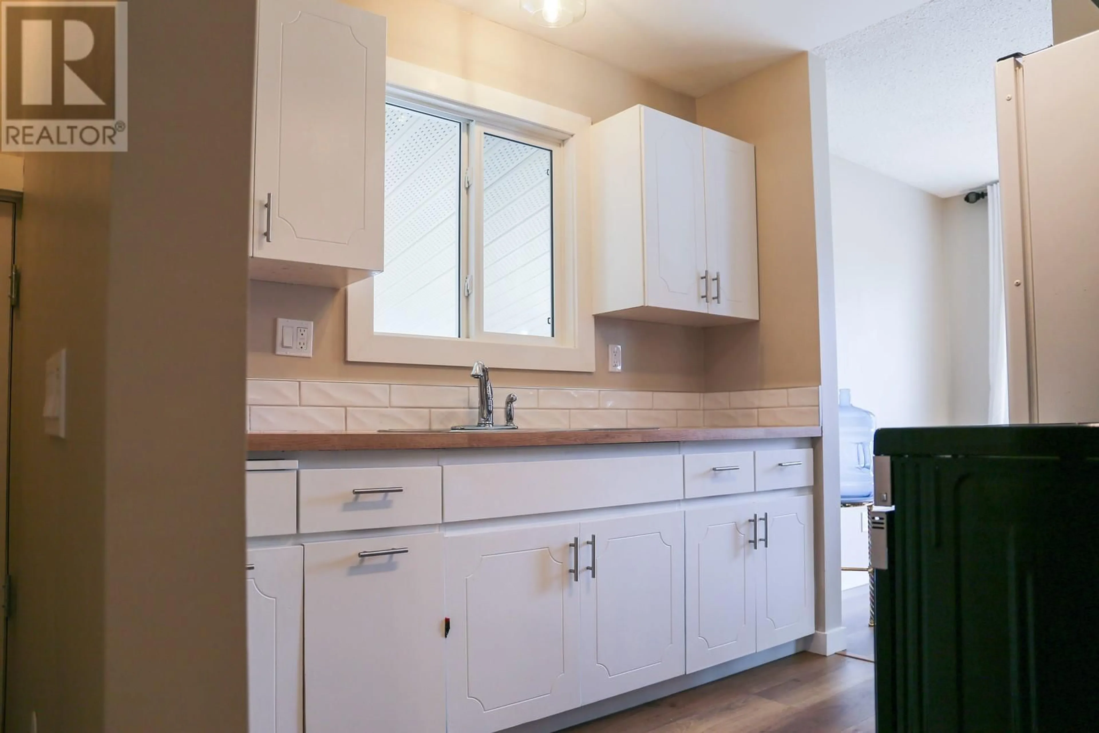 Standard kitchen, unknown for 2336 BOSSERT AVENUE, Kamloops British Columbia V2B4V7