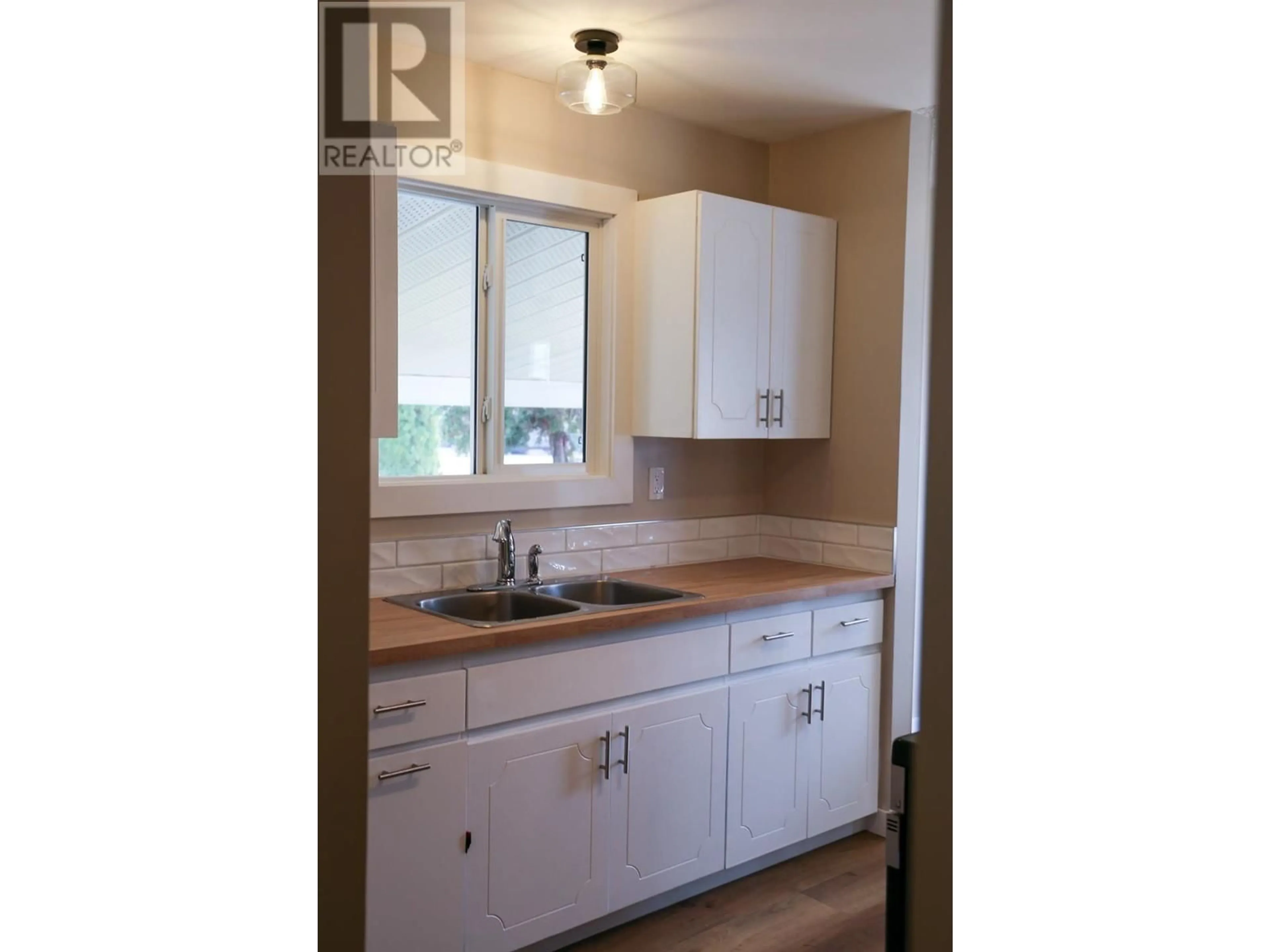 Standard kitchen, wood/laminate floor for 2336 BOSSERT AVENUE, Kamloops British Columbia V2B4V7