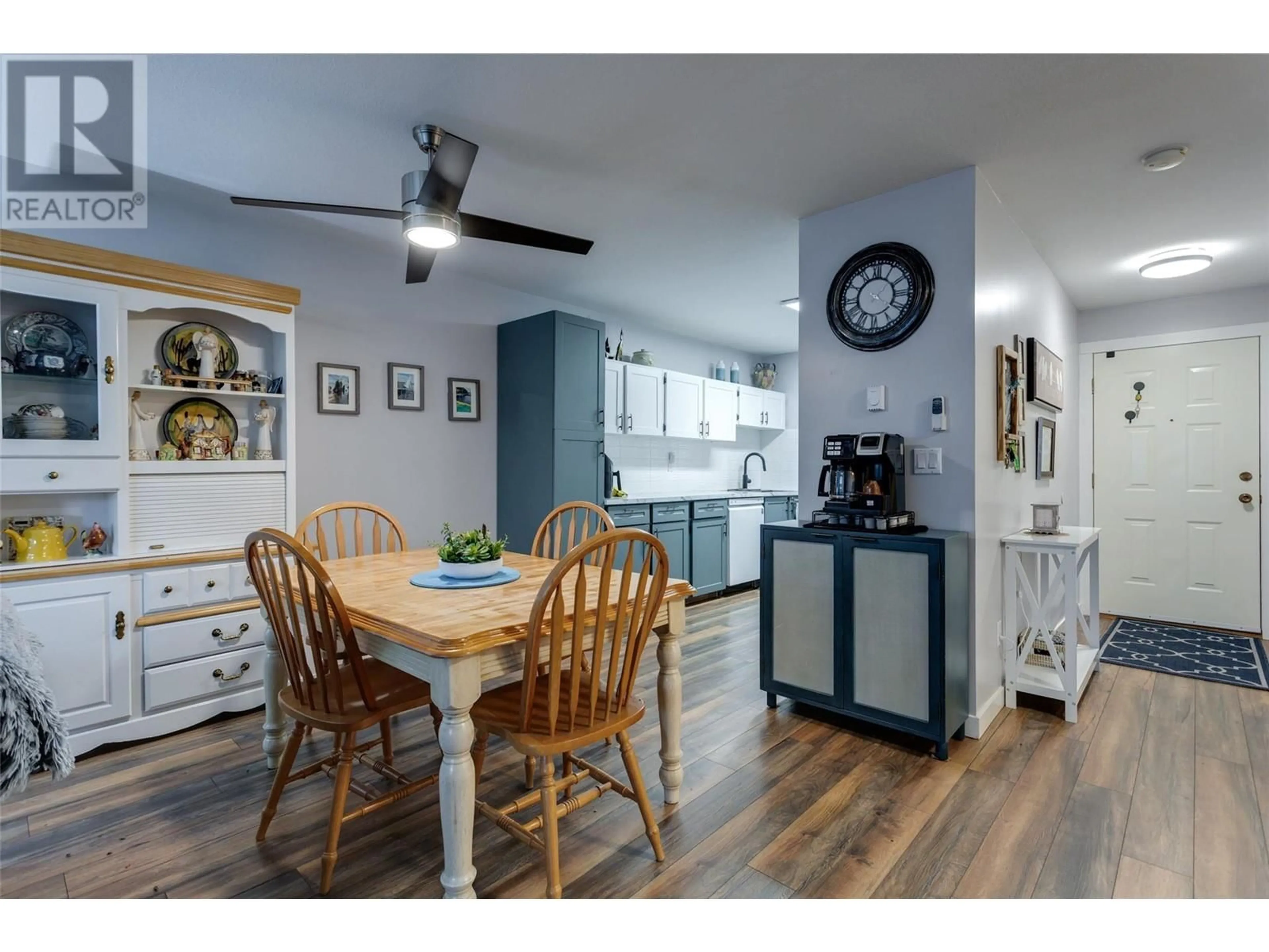 Open concept kitchen, wood/laminate floor for 103 - 1903 LINDAHL STREET, Kelowna British Columbia V1Y3Z6