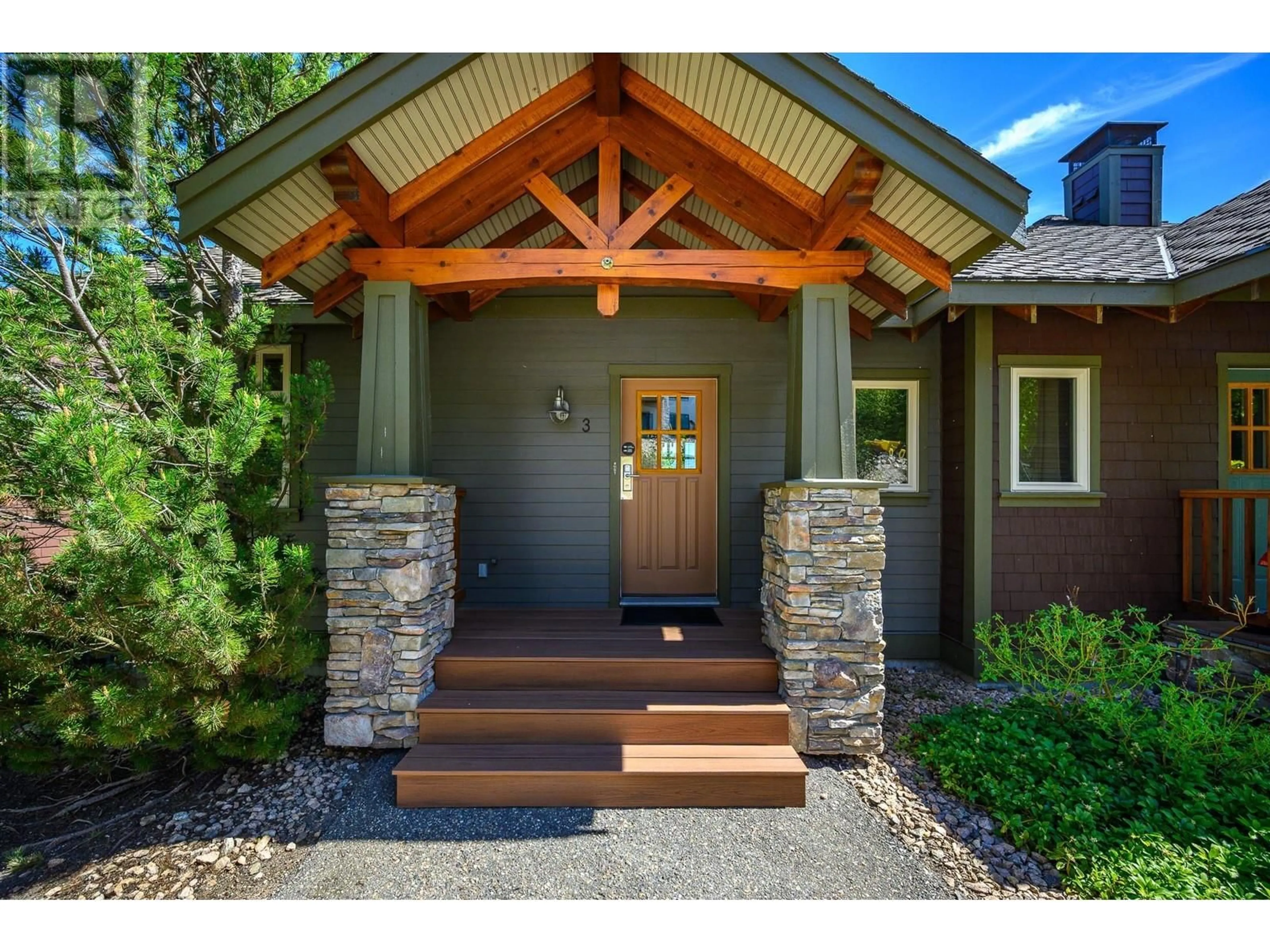 Indoor entryway for 3 - 272 CHICOPEE ROAD, Vernon British Columbia V1H1V7