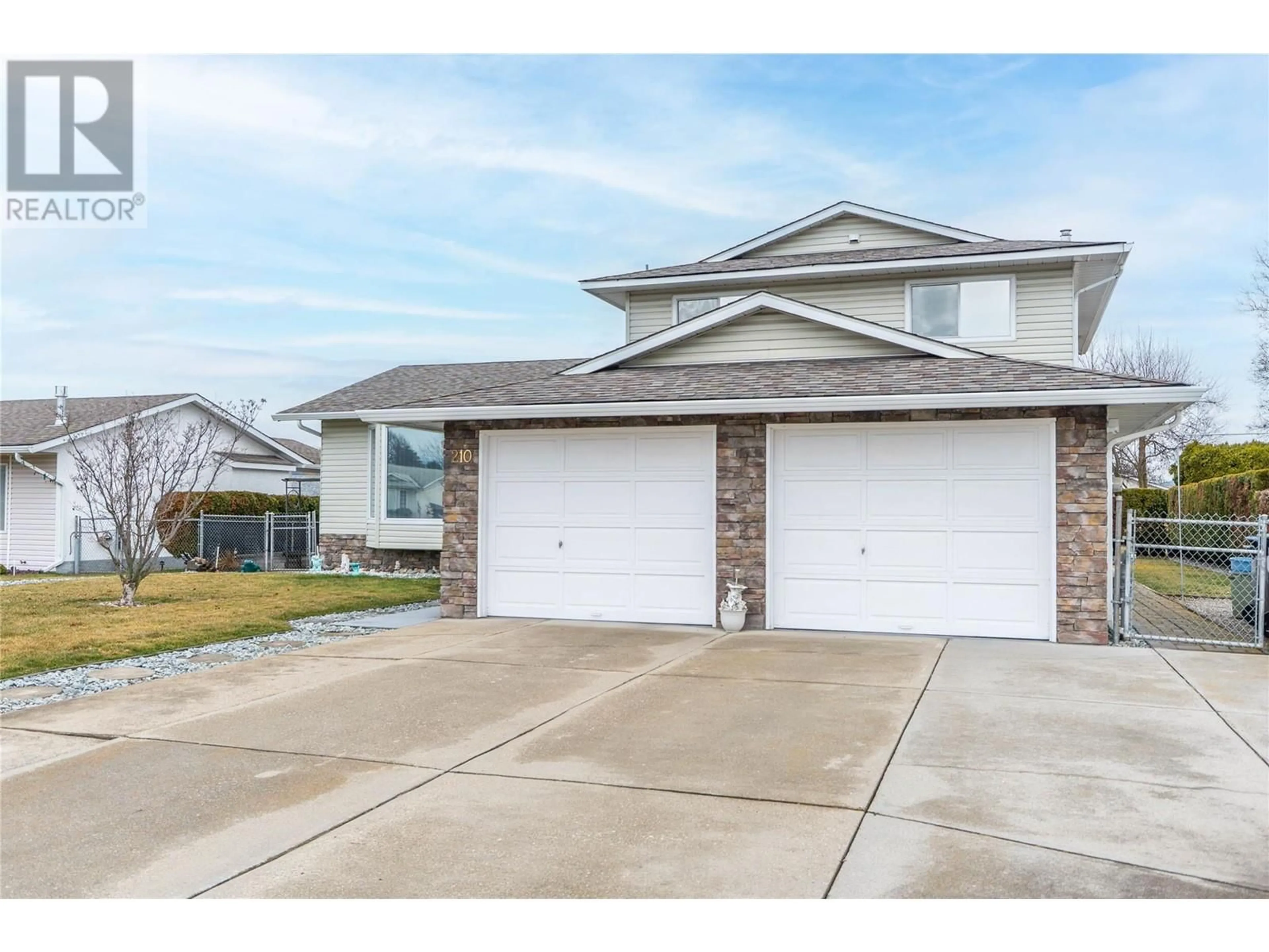 Home with vinyl exterior material, street for 210 FELIX ROAD, Kelowna British Columbia V1X7C9