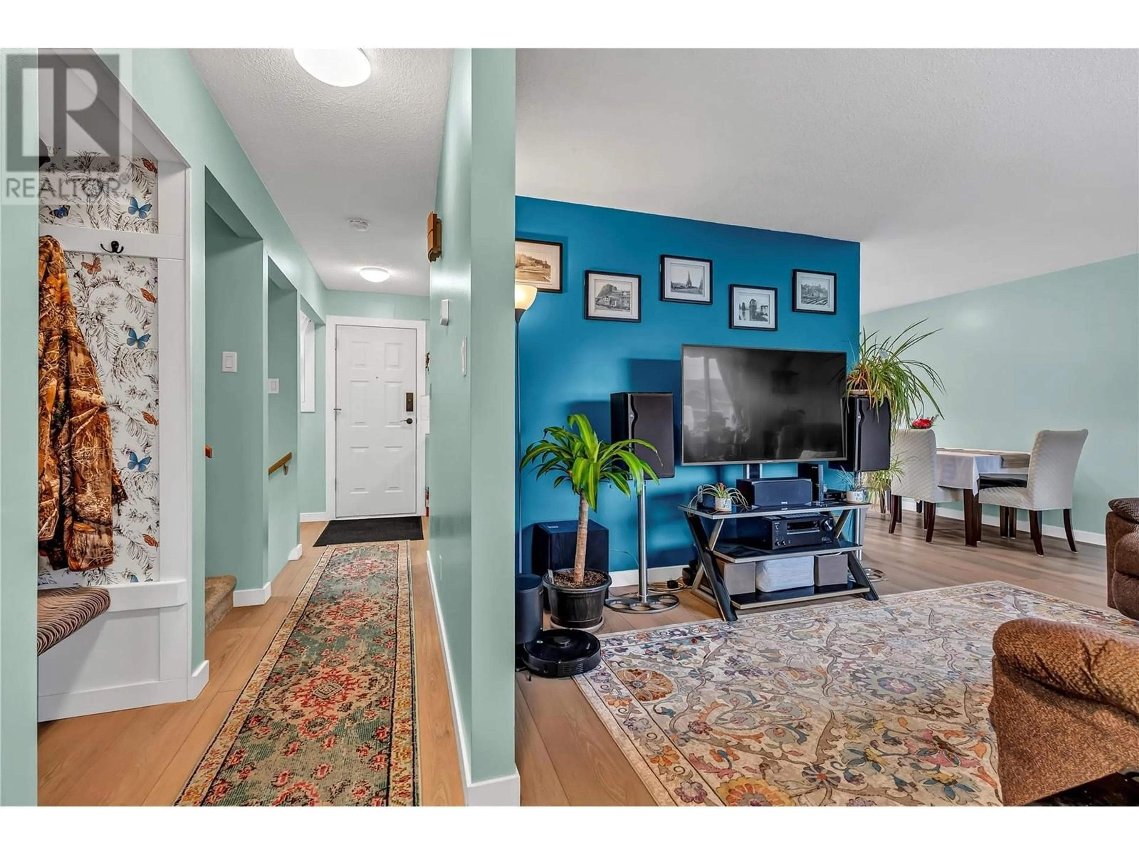 Indoor entryway for 12818 REYNOLDS AVENUE, Summerland British Columbia V0H1Z8