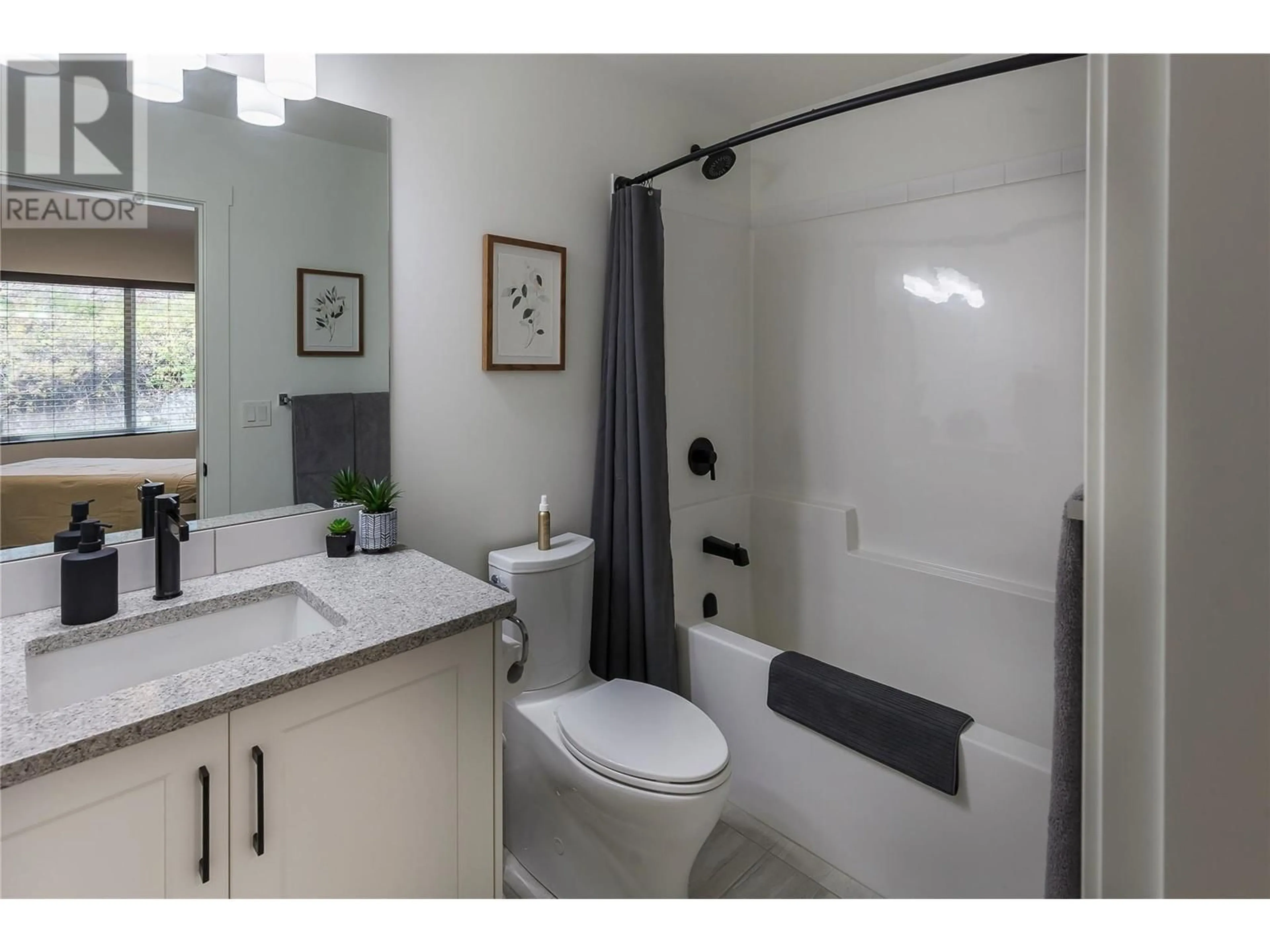 Standard bathroom, ceramic/tile floor for 12 - 269 DIAMOND WAY, Vernon British Columbia V1H0A2