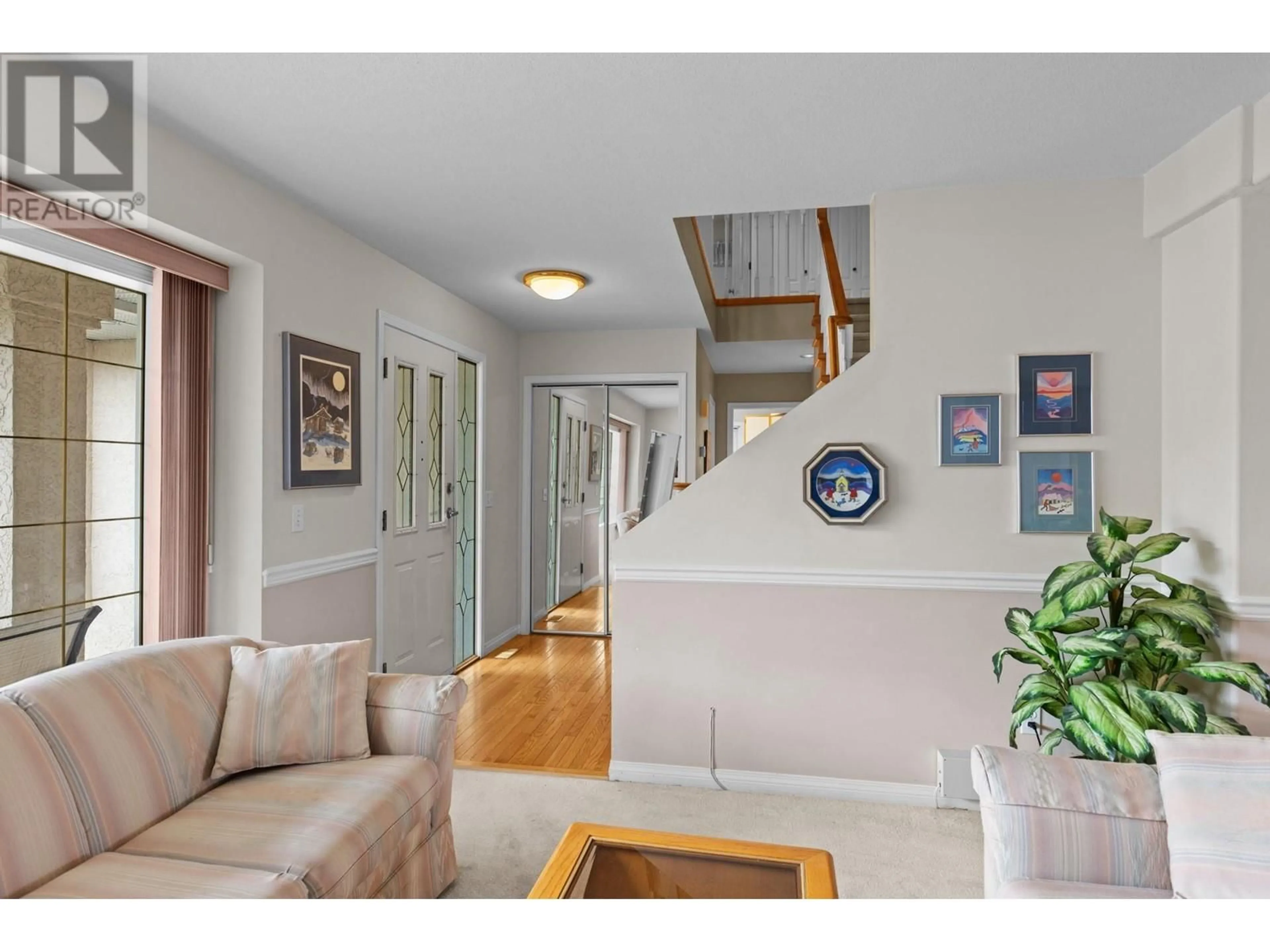 Indoor entryway for 157 SOUTHVIEW COURT, Kelowna British Columbia V1V1T6