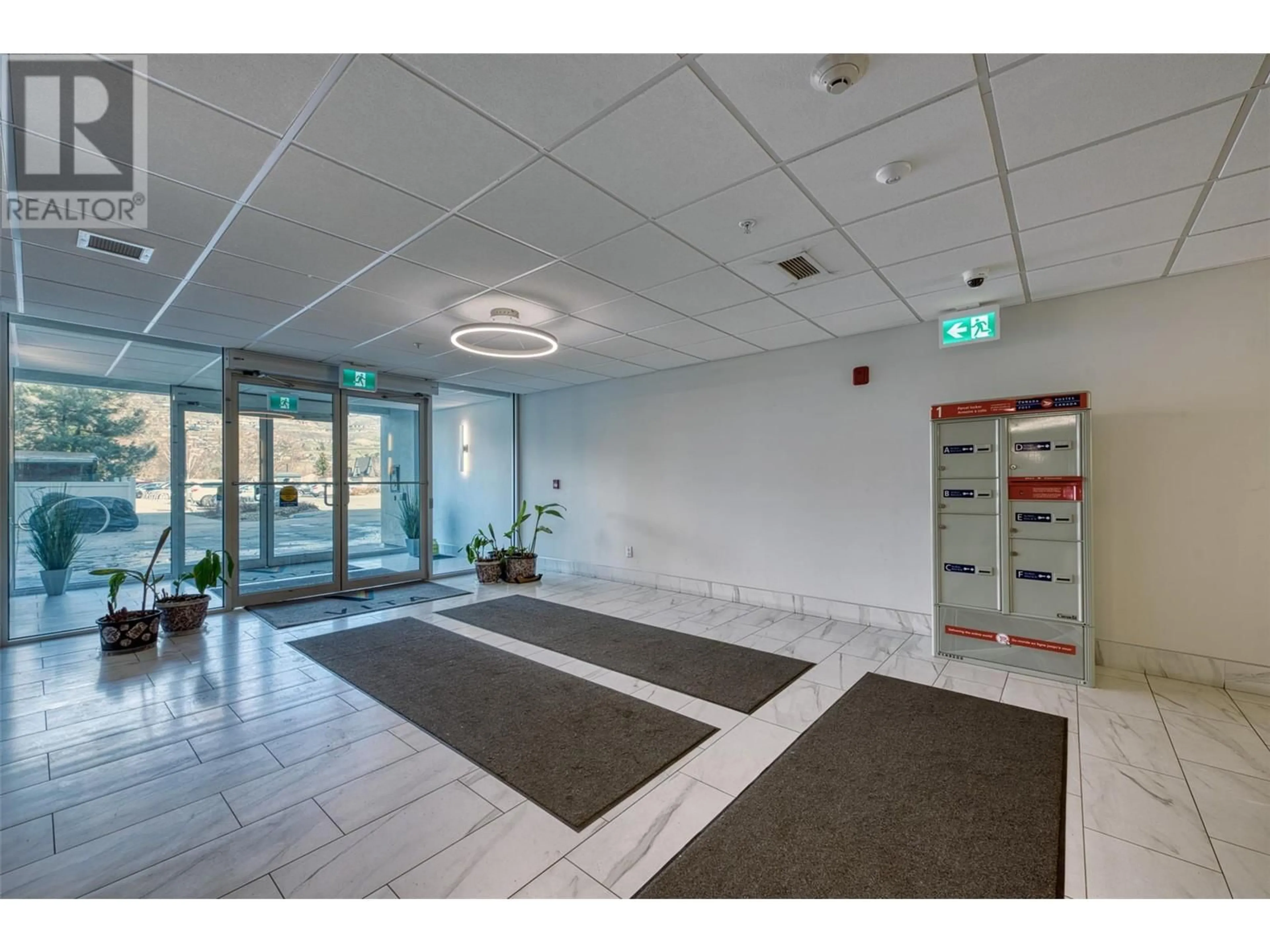 Indoor foyer for 217 - 2555 LAKESHORE ROAD, Vernon British Columbia V1H0A4