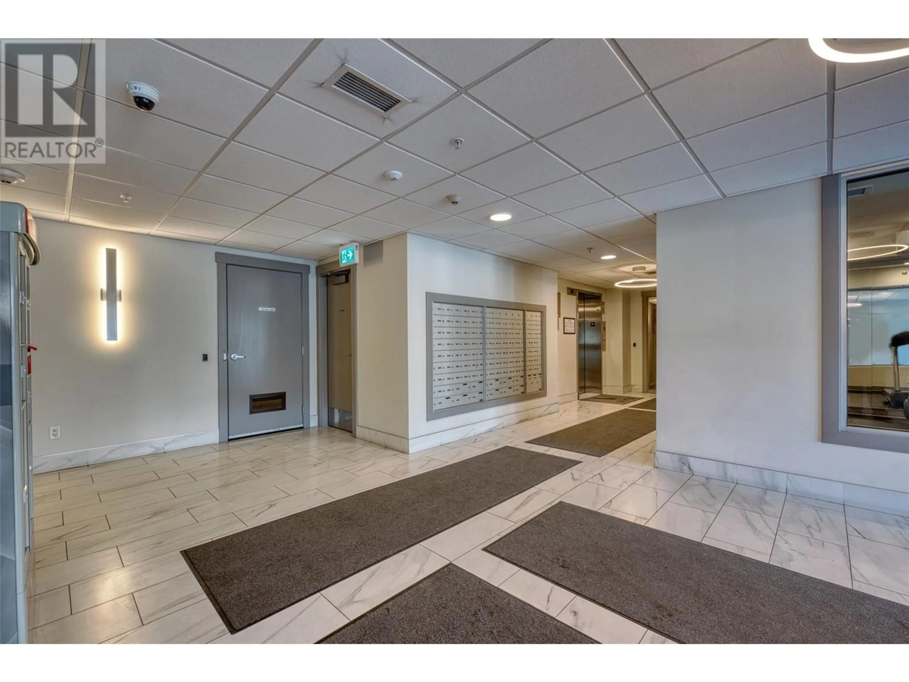Indoor foyer for 217 - 2555 LAKESHORE ROAD, Vernon British Columbia V1H0A4