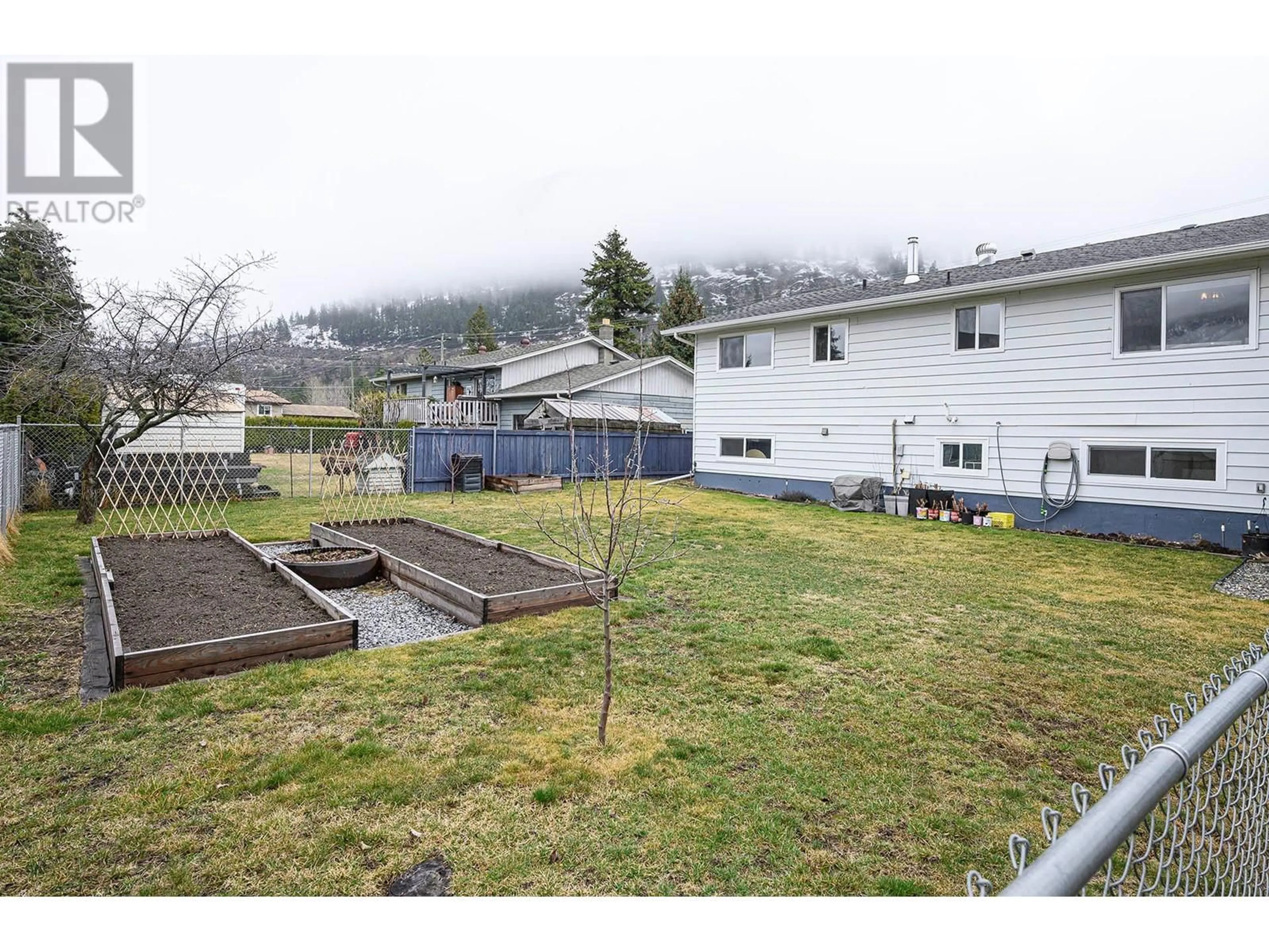 Patio, mountain view for 1018 SECOND AVENUE, Chase British Columbia V0E1M0