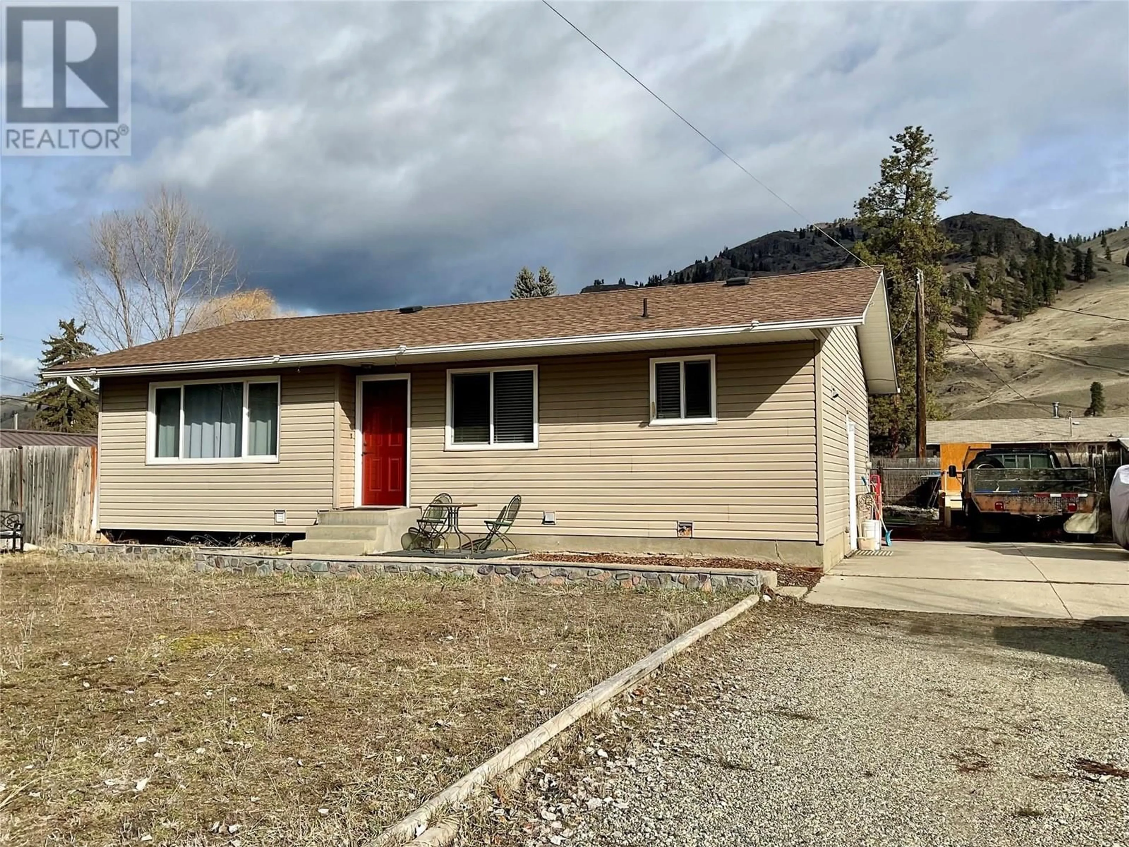 Home with vinyl exterior material, street for 577 SEVENTH AVENUE, Midway British Columbia V0H1M0