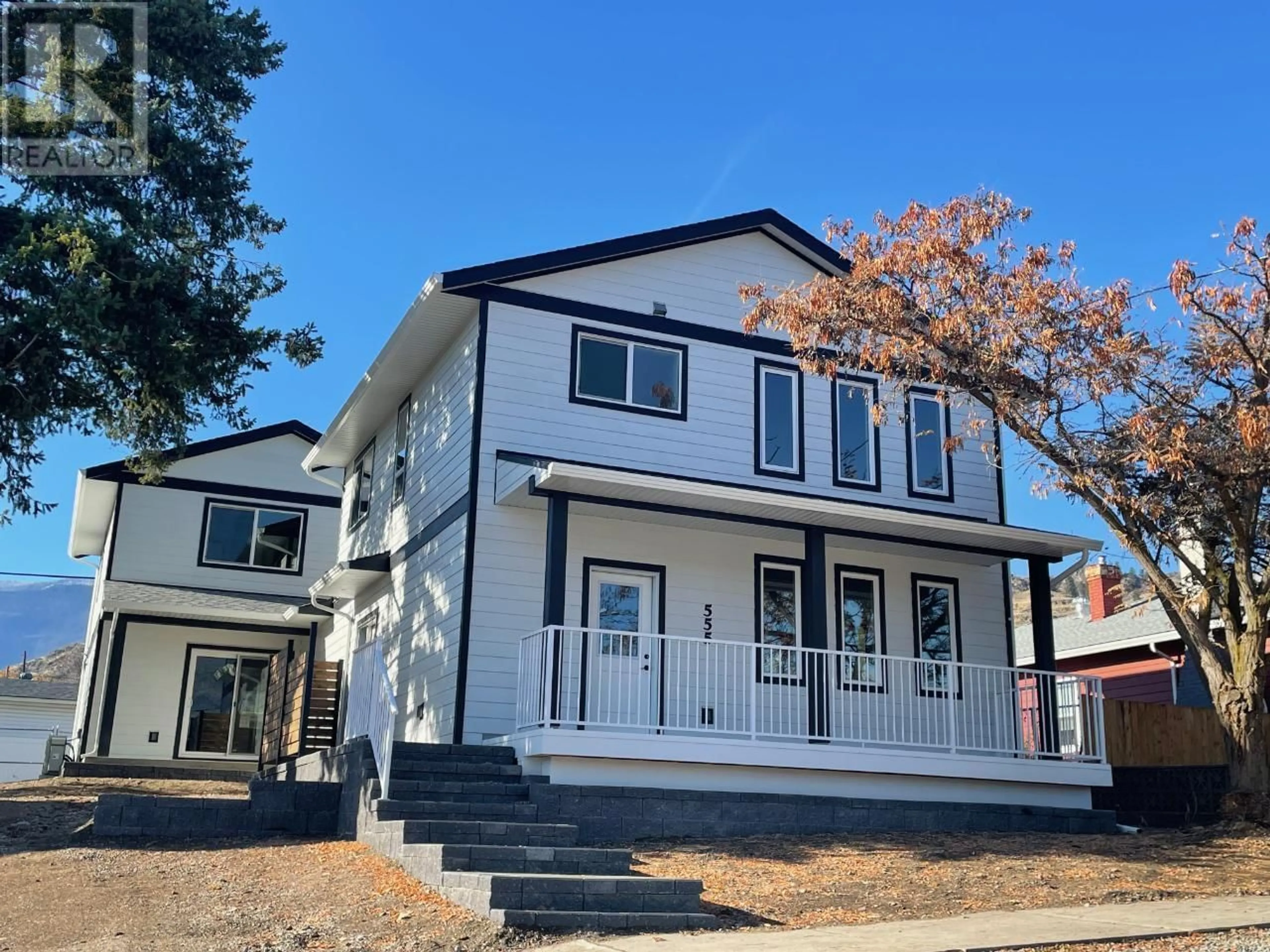 Home with vinyl exterior material, street for 555 EARLE CRESCENT, Oliver British Columbia V0H1T0