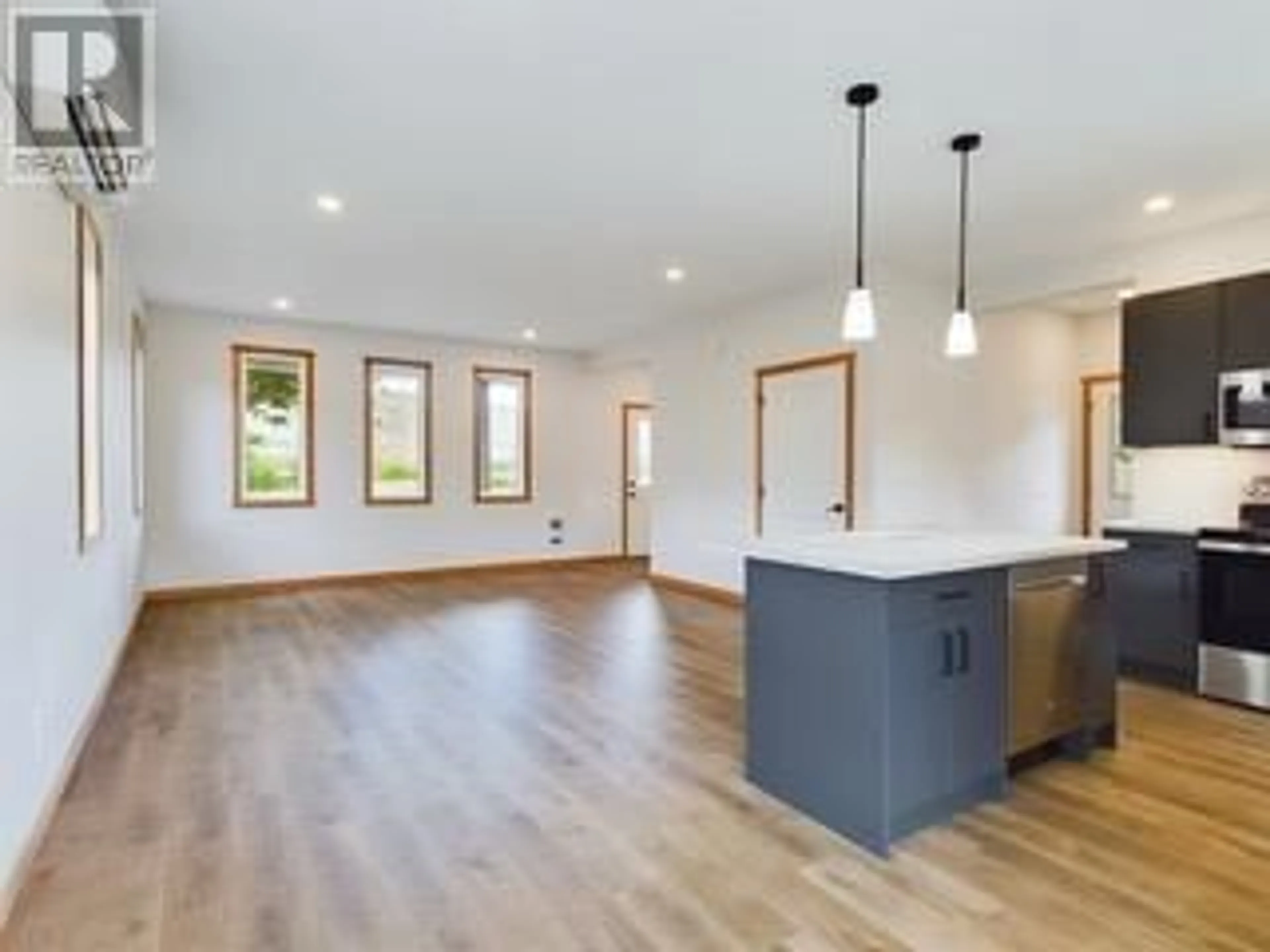 Open concept kitchen, wood/laminate floor for 555 EARLE CRESCENT, Oliver British Columbia V0H1T0