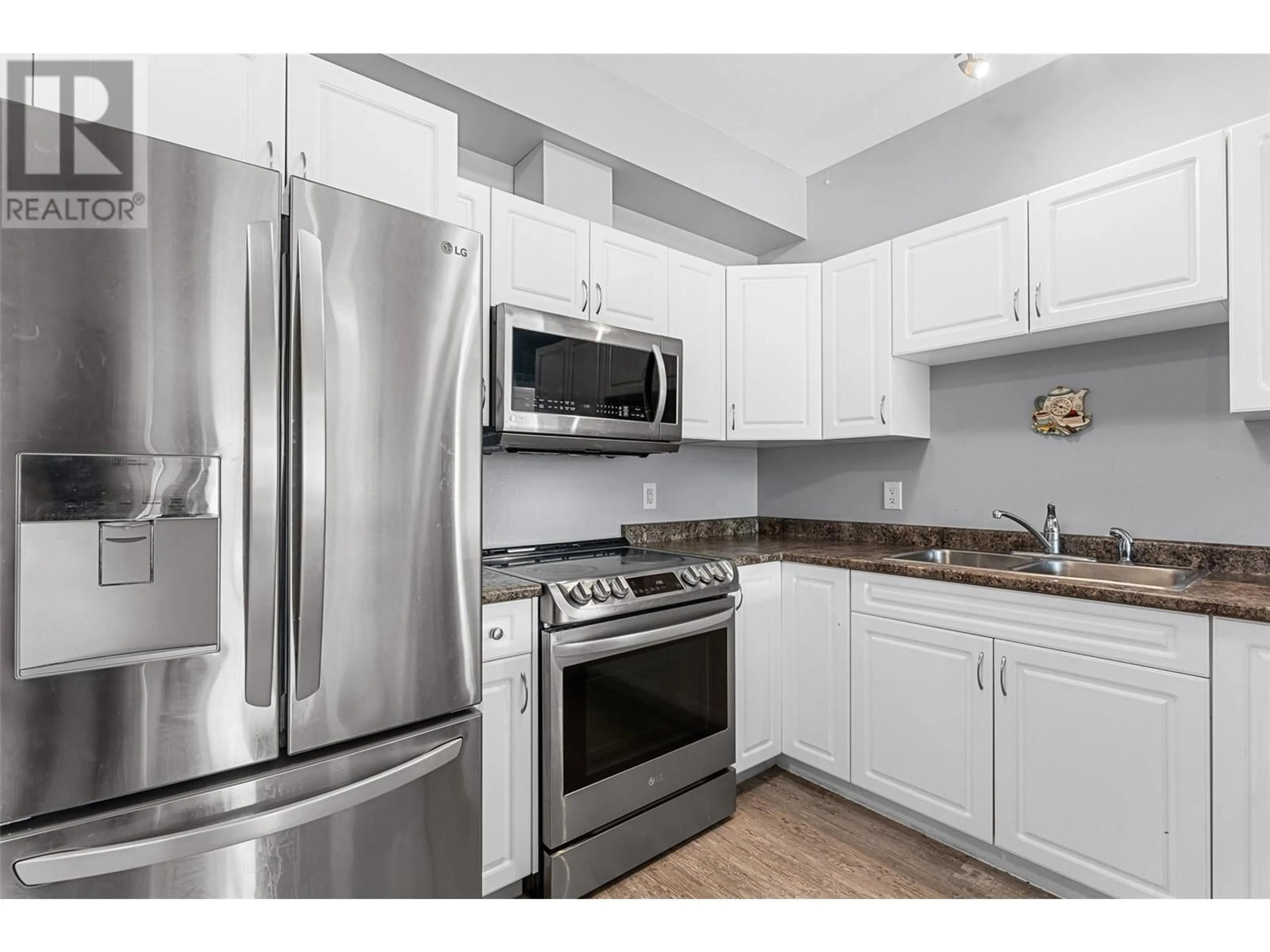 Standard kitchen, unknown for 306 - 770 RUTLAND ROAD NORTH, Kelowna British Columbia V1X7B7
