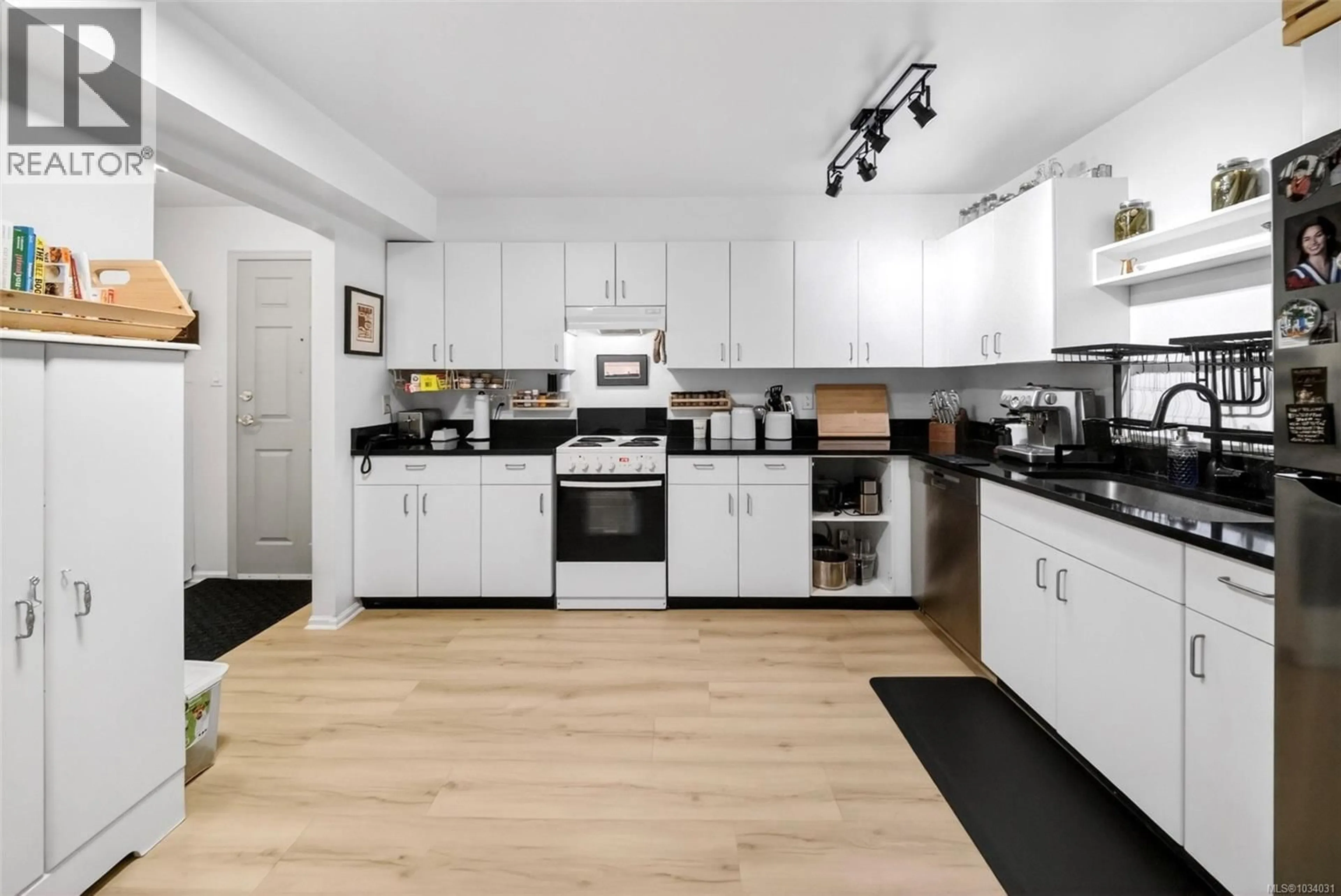 Open concept kitchen, unknown for 206 - 3225 ALDER STREET, Saanich British Columbia V8X1P3